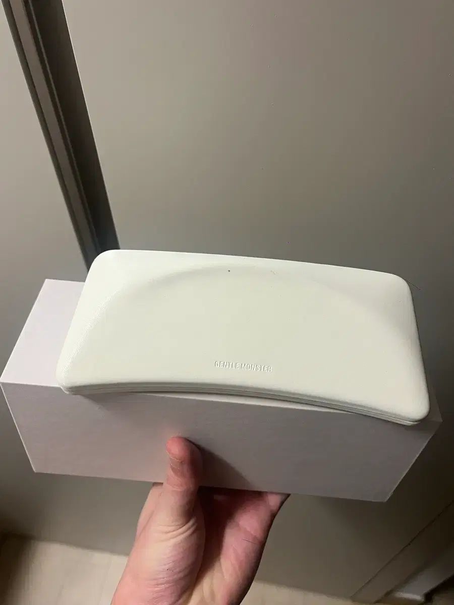  GENTLE MONSTERシリーズS ボルタ サングラス 小物