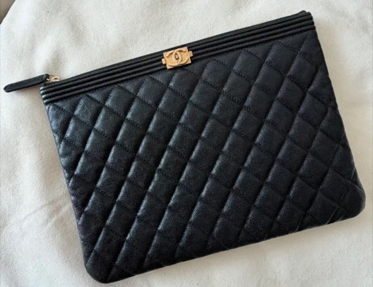 まで CHANEL BOY ボーイ クラッチバッグ ニューミディアム ブラック 26番台