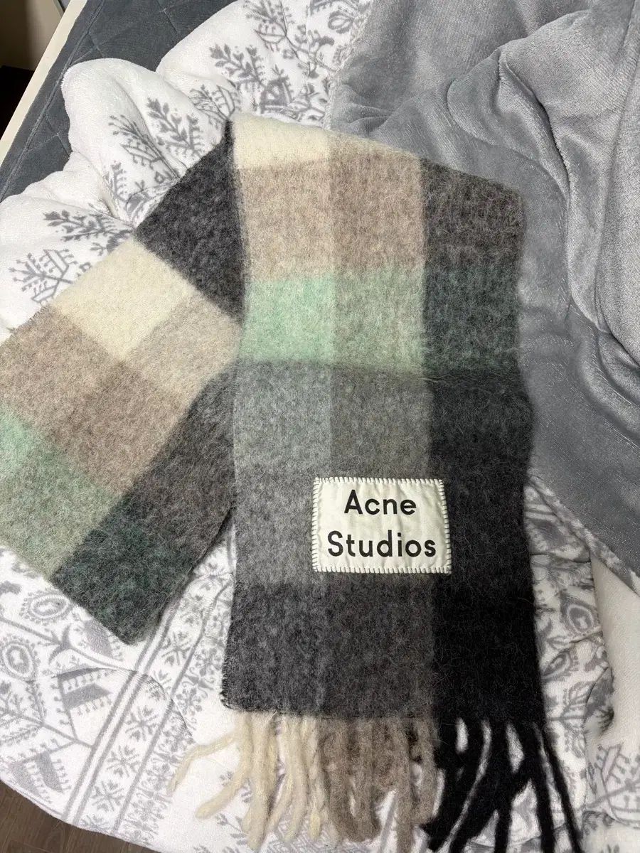 Acne Studios アクネストゥディオズ マフラー og