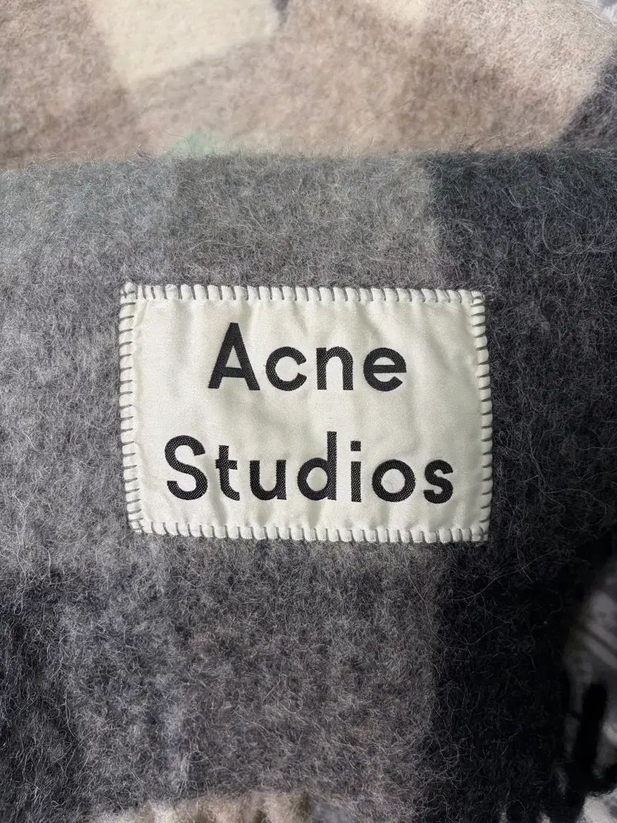 アクネストゥディオズ マフラー