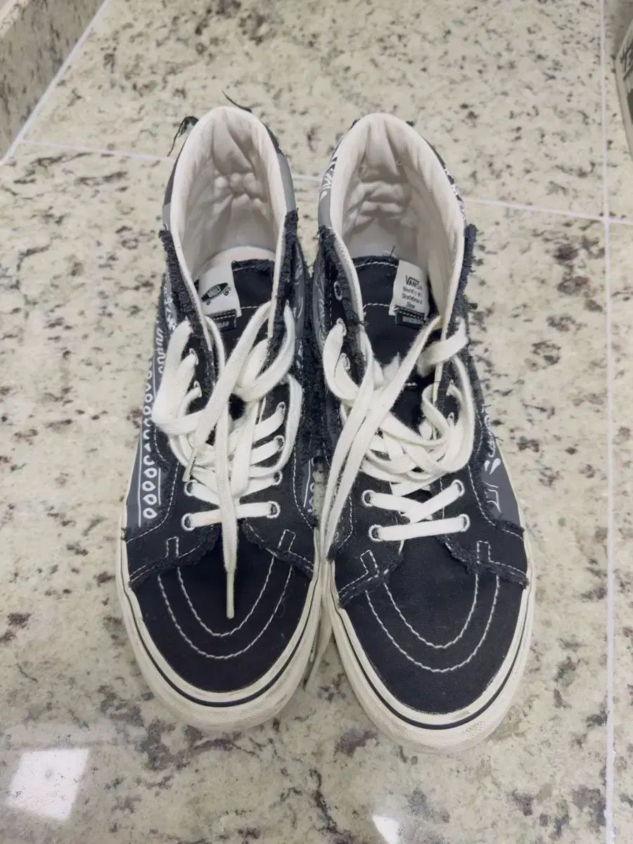 ヴァンズ インヴィンシブル スケート ハイ リイシュー 280 mm