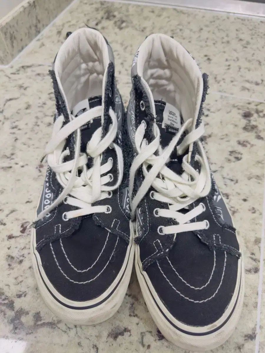 ヴァンズ インヴィンシブル スケート ハイ リイシュー 280 mm