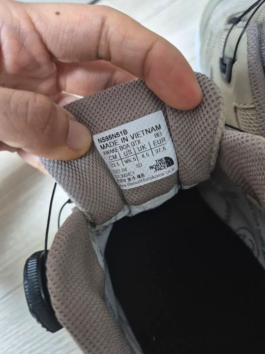  THE NORTH FACE アウェイク BoA GORE-TEX サン SAN スニーカー 235 登山靴 トレッキングシューズ アウトドアシューズ