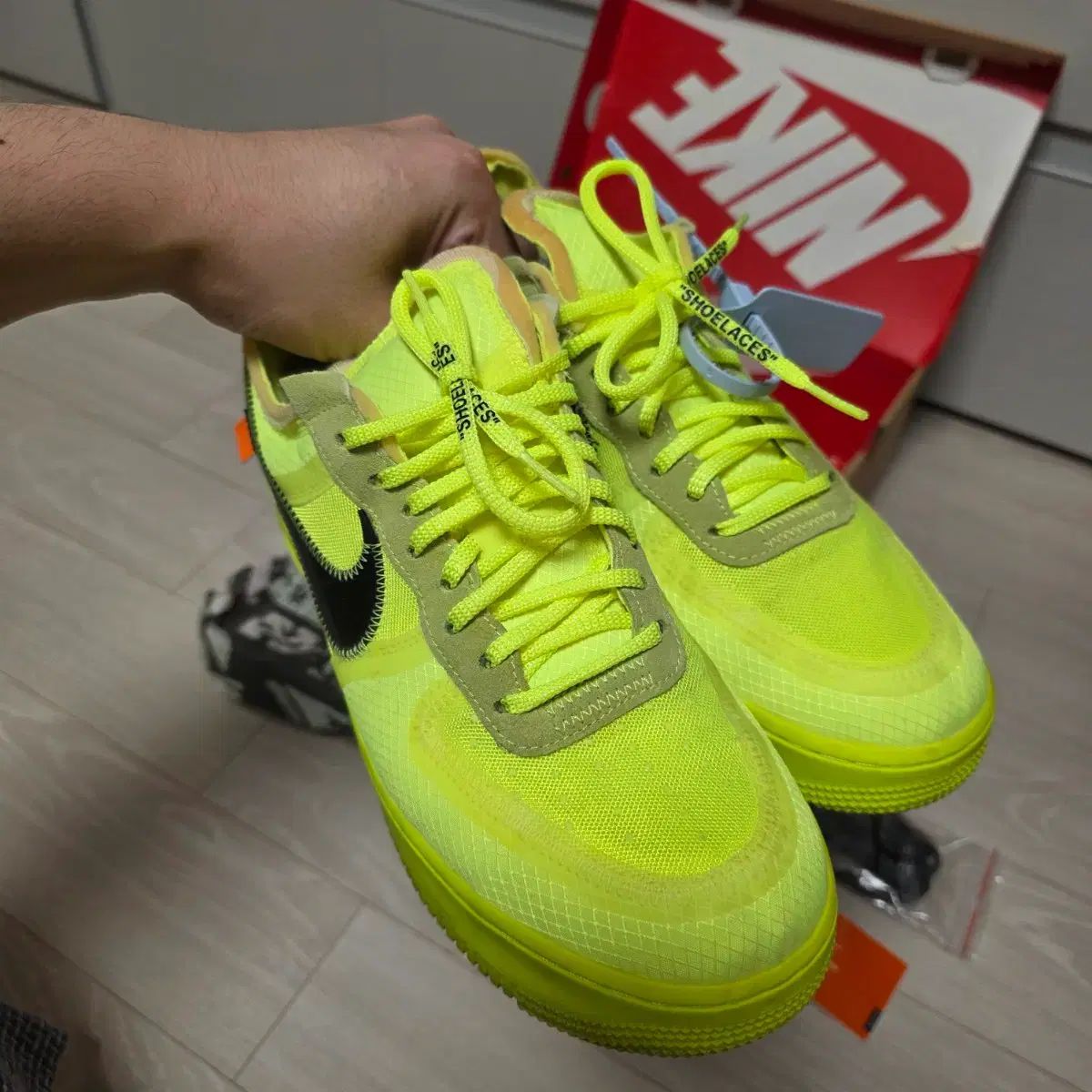 オフホワイトxナイキ エアフォース 1 ボルト 275