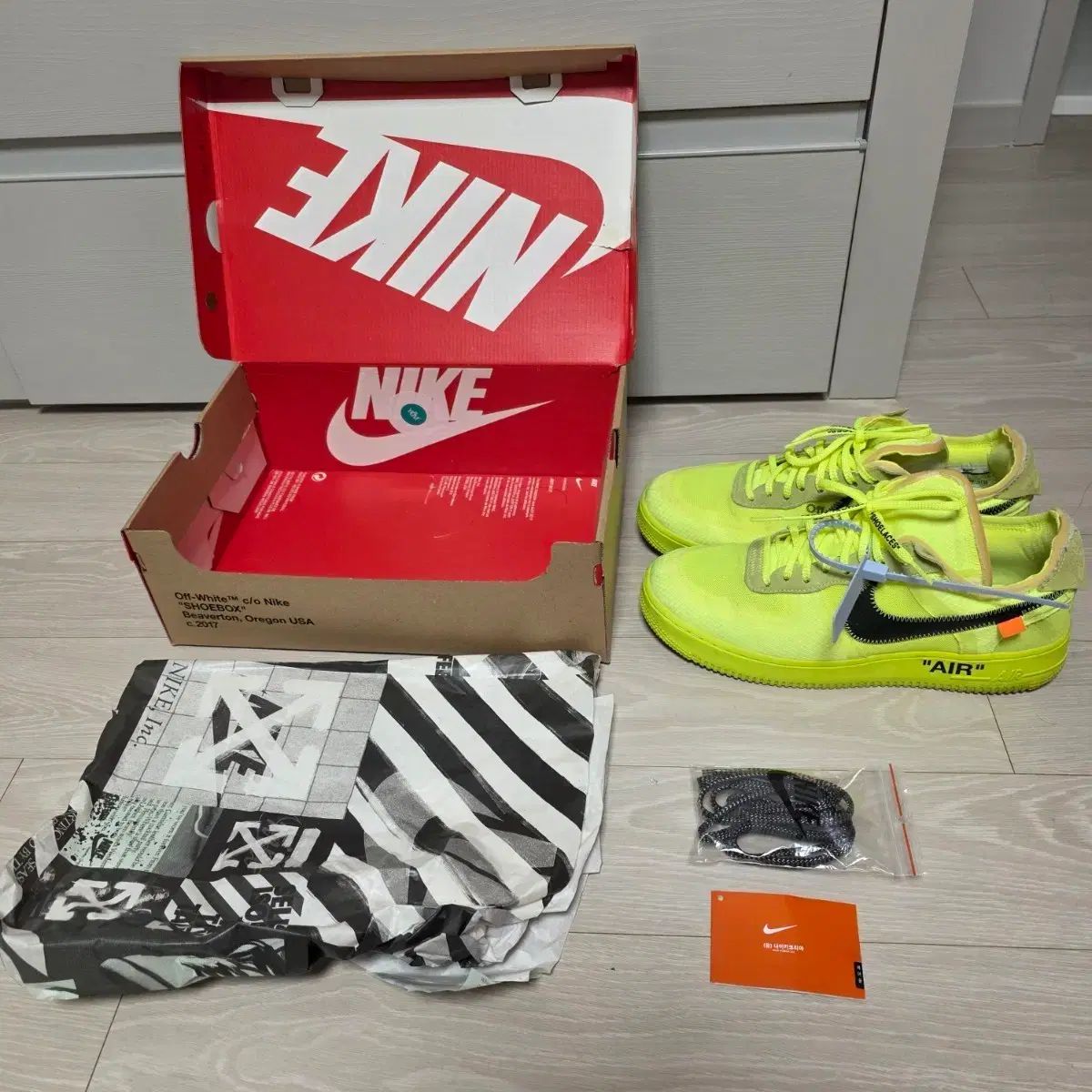 オフホワイトxナイキ エアフォース 1 ボルト 275