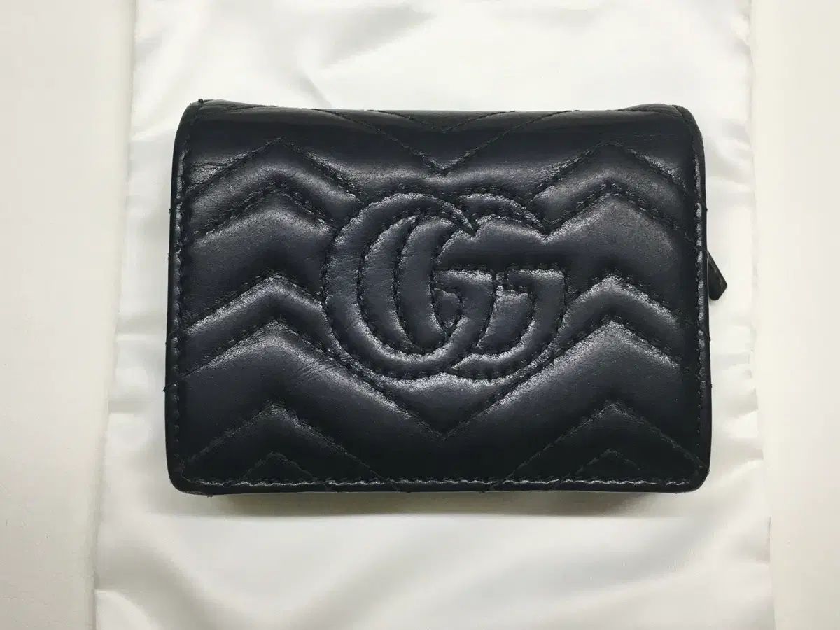 グッチ マーモント マトラッセ 二つ折り財布