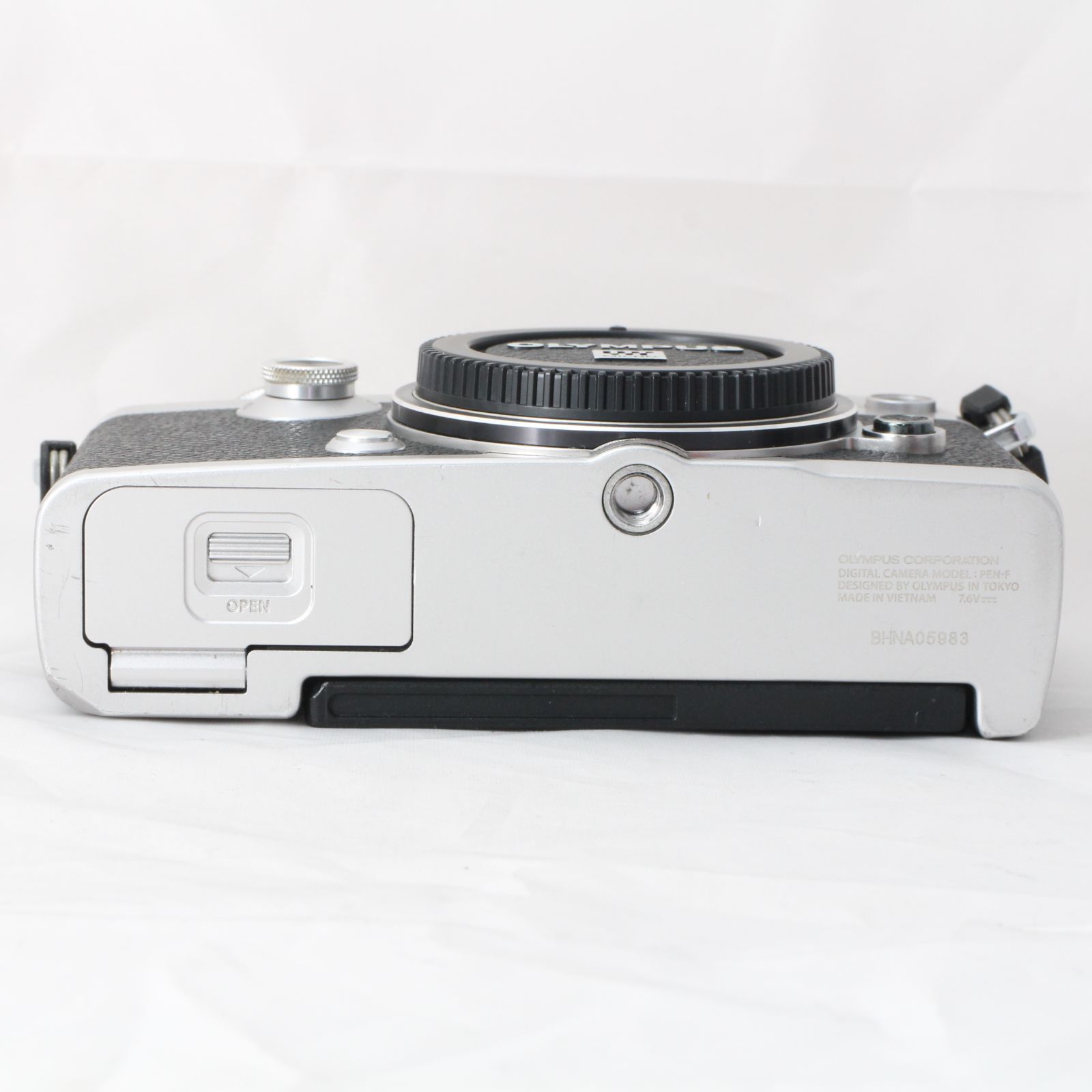【現状品】OLYMPUS PEN-F ボディ シルバー　ミラーレス一眼　カメラ ☆良品・ショット数3041☆ オリンパス OLYMPUS PEN F ボディ シルバー