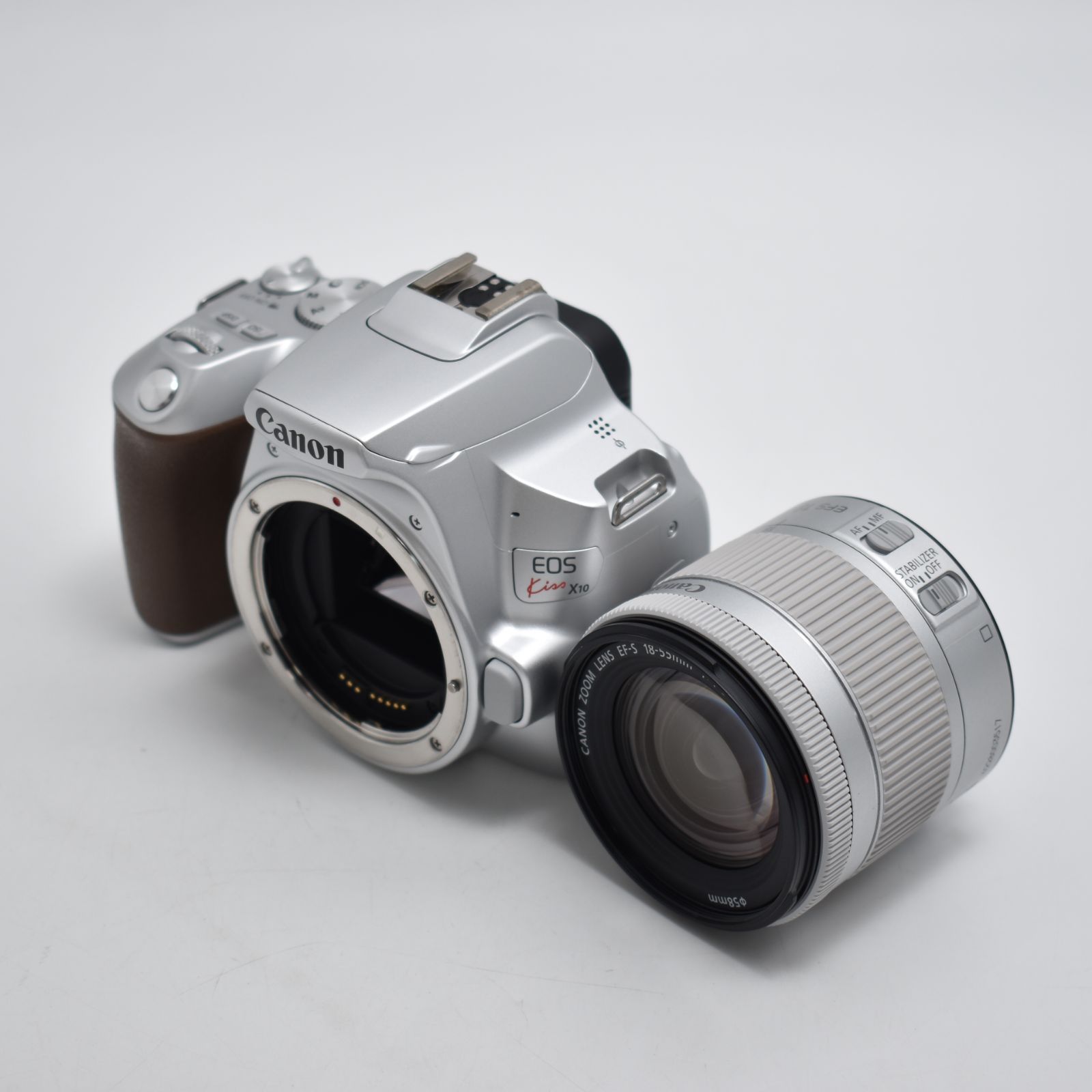 B 10806 Canon デジタル一眼レフカメラ EOS Kiss X 10 標準ズームキット シルバー