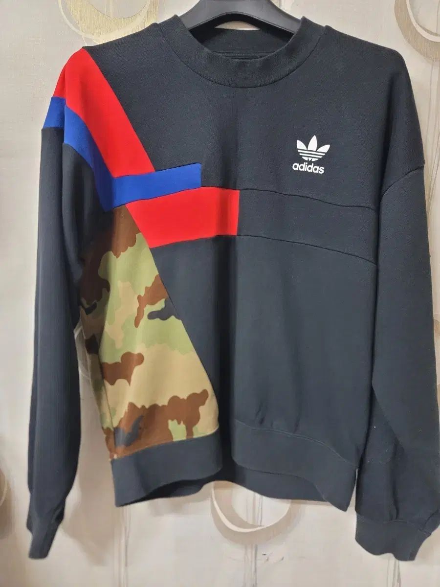 アディダス オリジナル カラーブロック カモ スウェット 110
