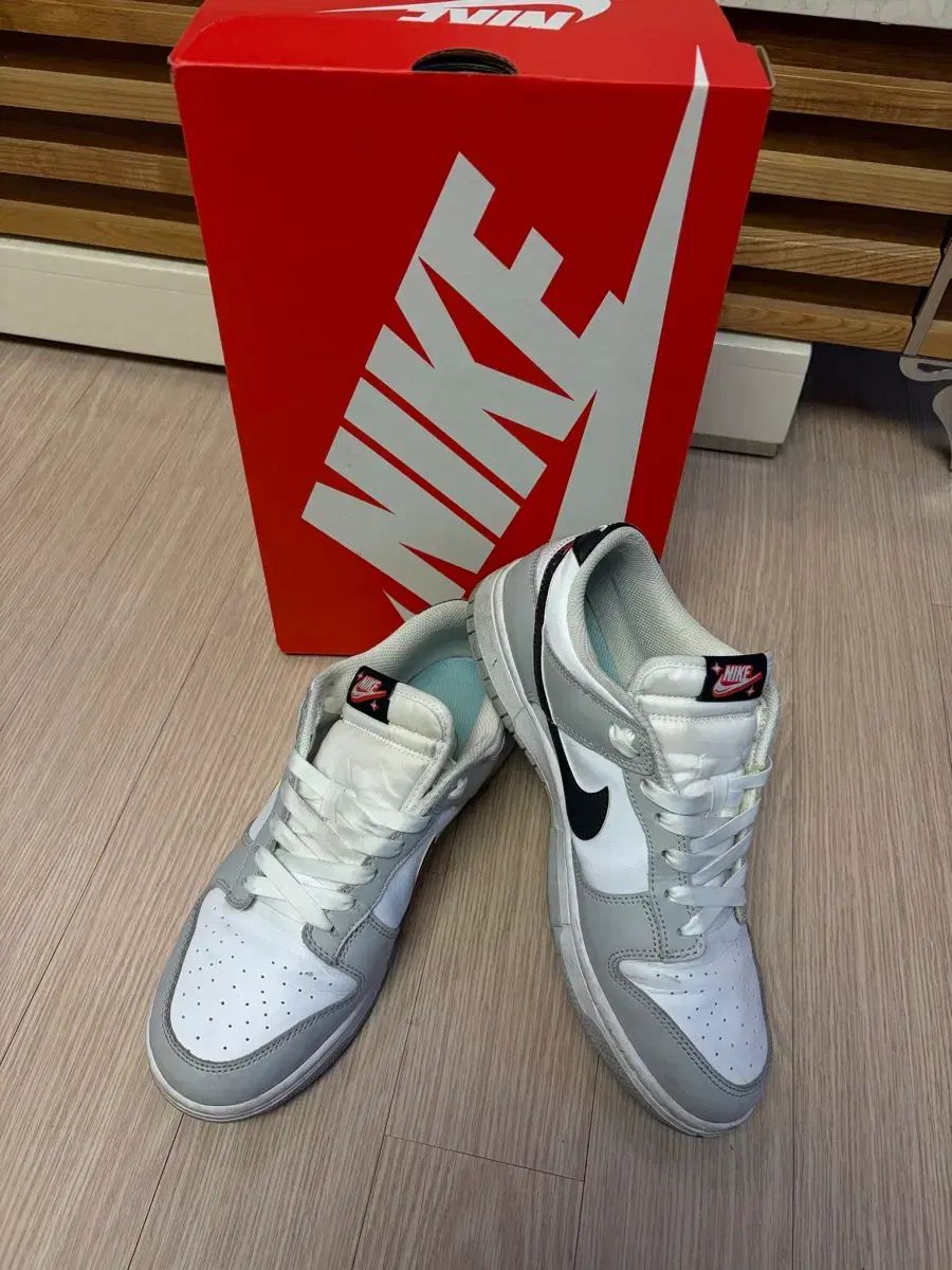 NIKE ダンク ロー SE JACKPOT グレー DR 9654 001 275