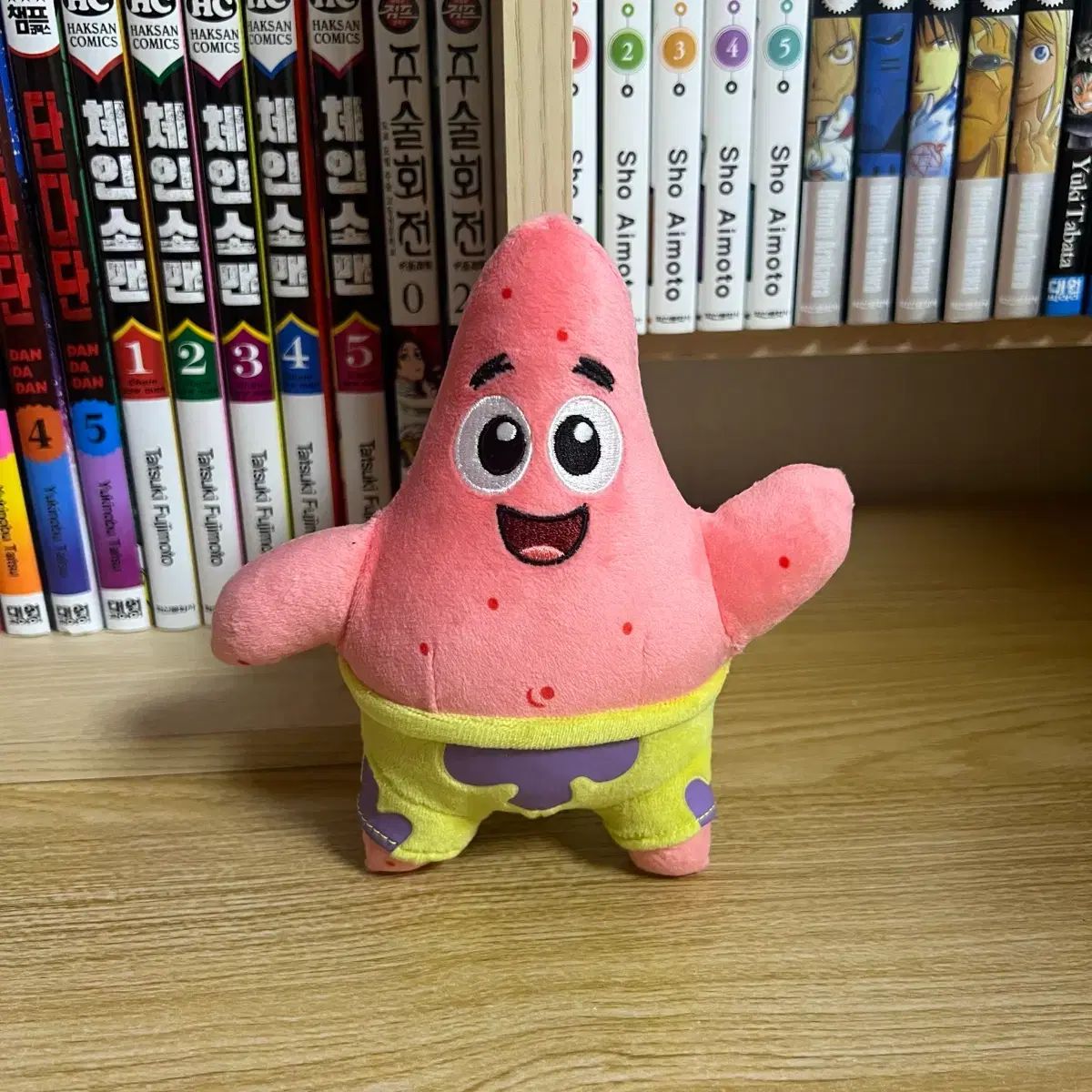 スポンジボブぬいぐるみ　（レトロ　） スポンジボブ ぬいぐるみ Kidrobot アメリカン雑貨 - メルカリ