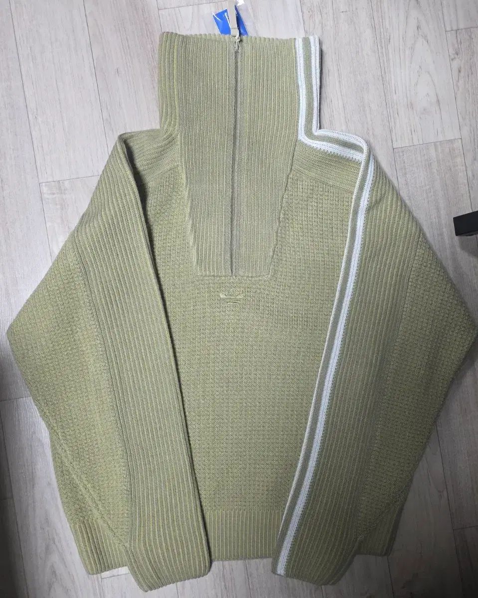 アディダス ハーフジップ ビック襟 ニット