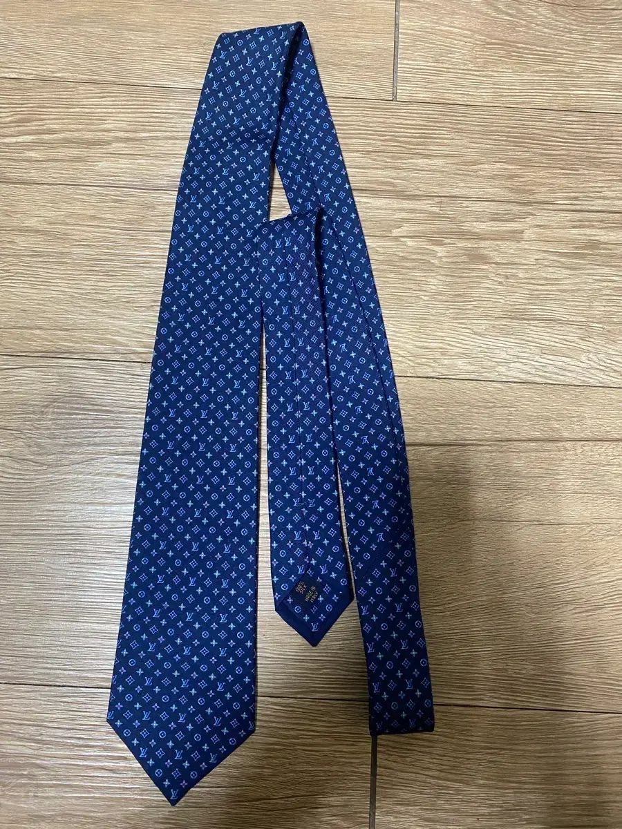ルイヴィトン モノグラム フラワー ドット シルクネクタイ