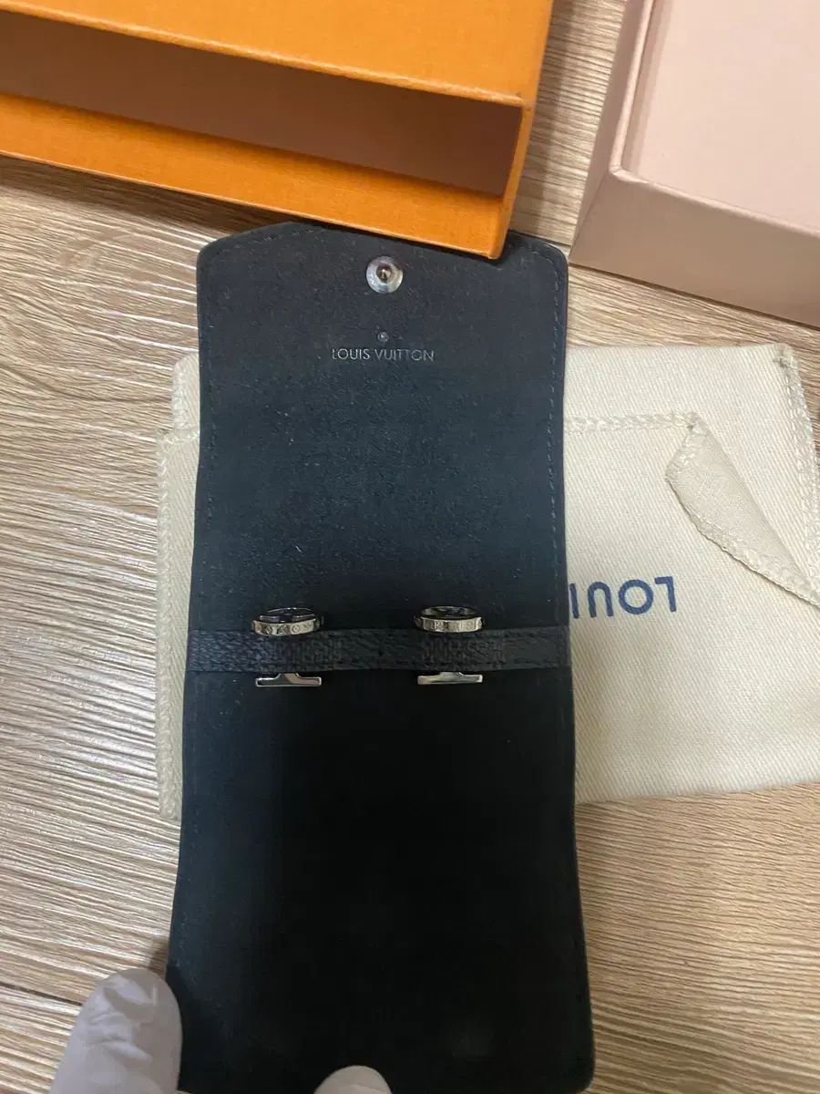  ルイヴィトン LV キャッチ カフ M 80188 その他 アクセサリー