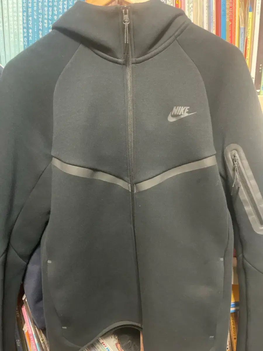 ナイキ テックパック ブラック フードジップアップ