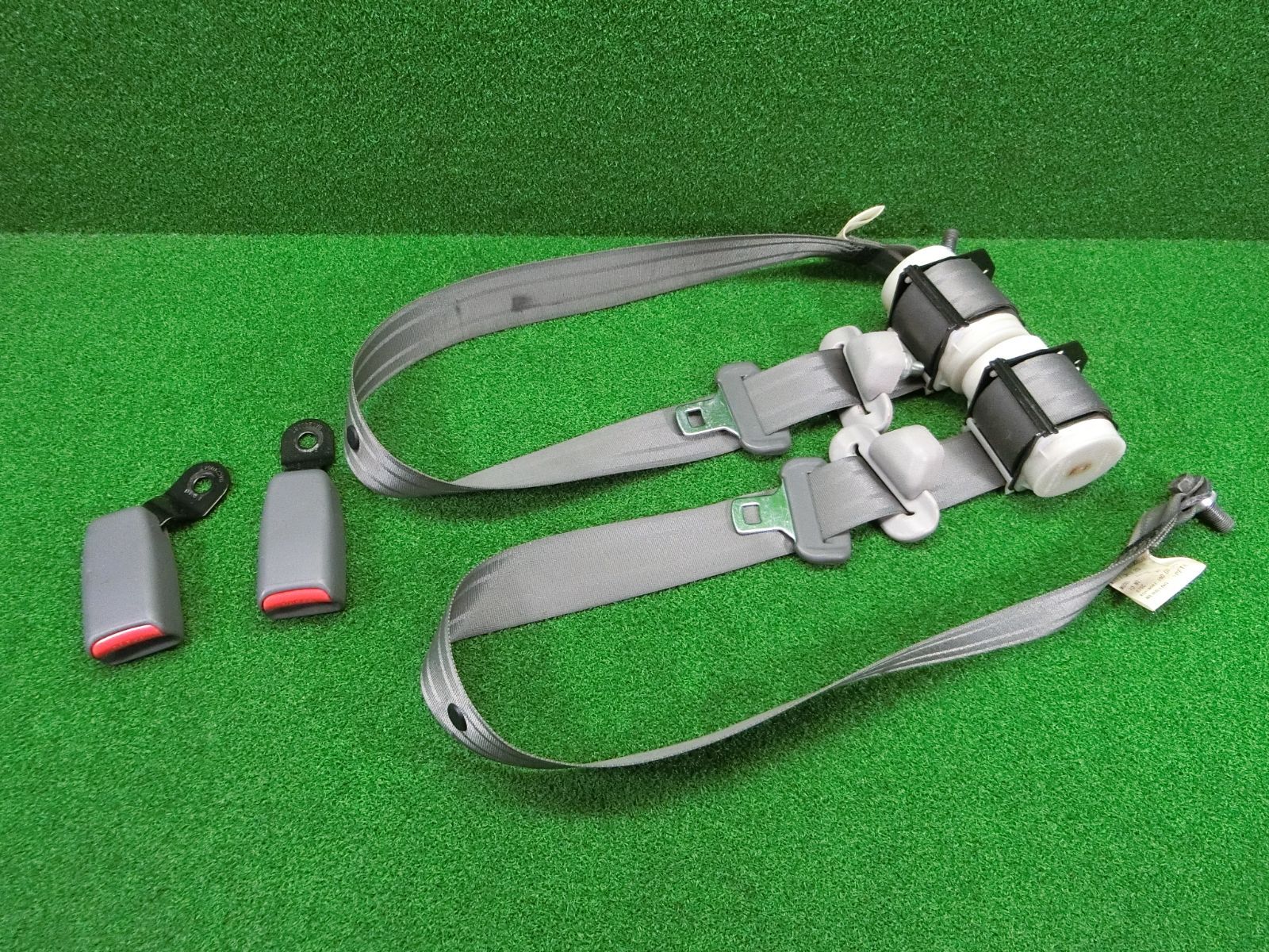 13016 日産 NV 100 クリッパー U 71 V リア シートベルト 左右セット キャッチ M 89199 T