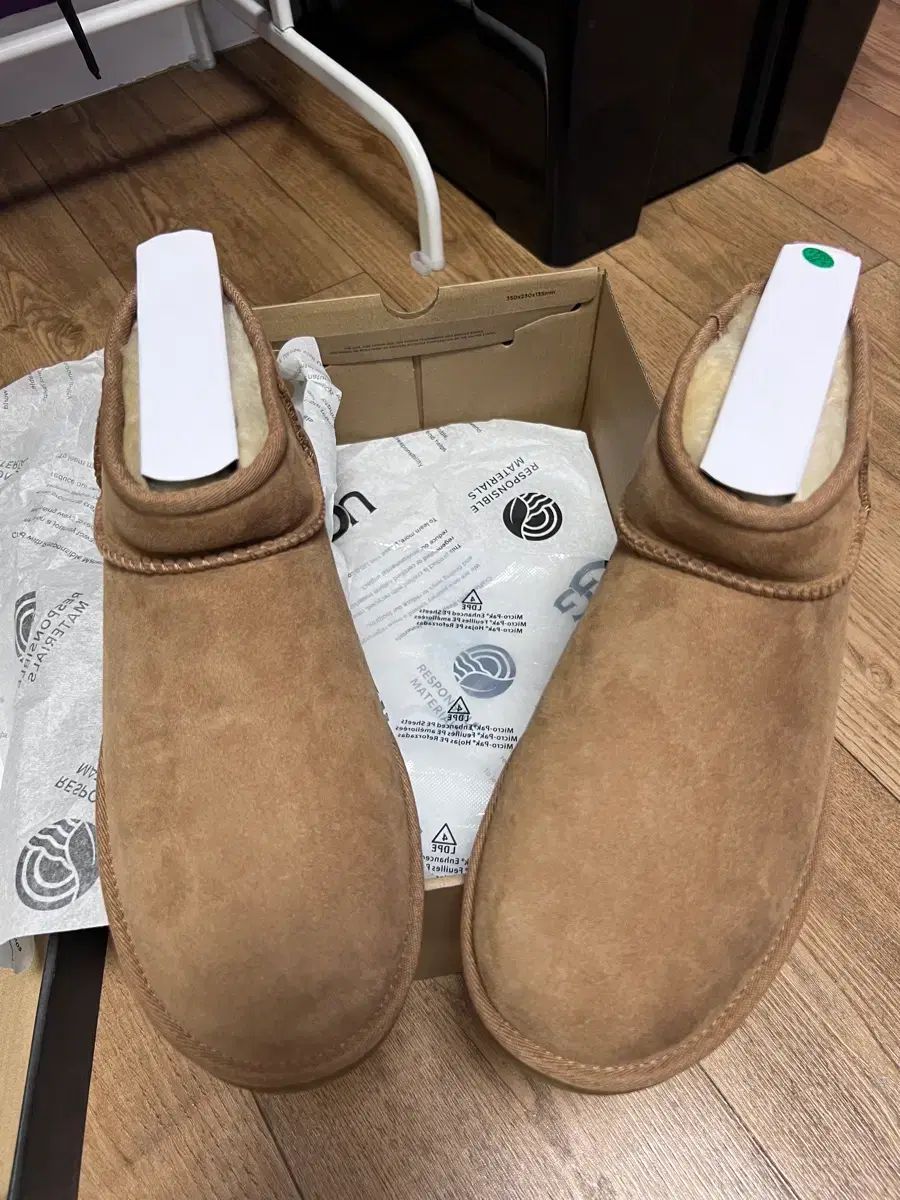 280 アグ Classic ウルトラ ミニ チェスナット US 10