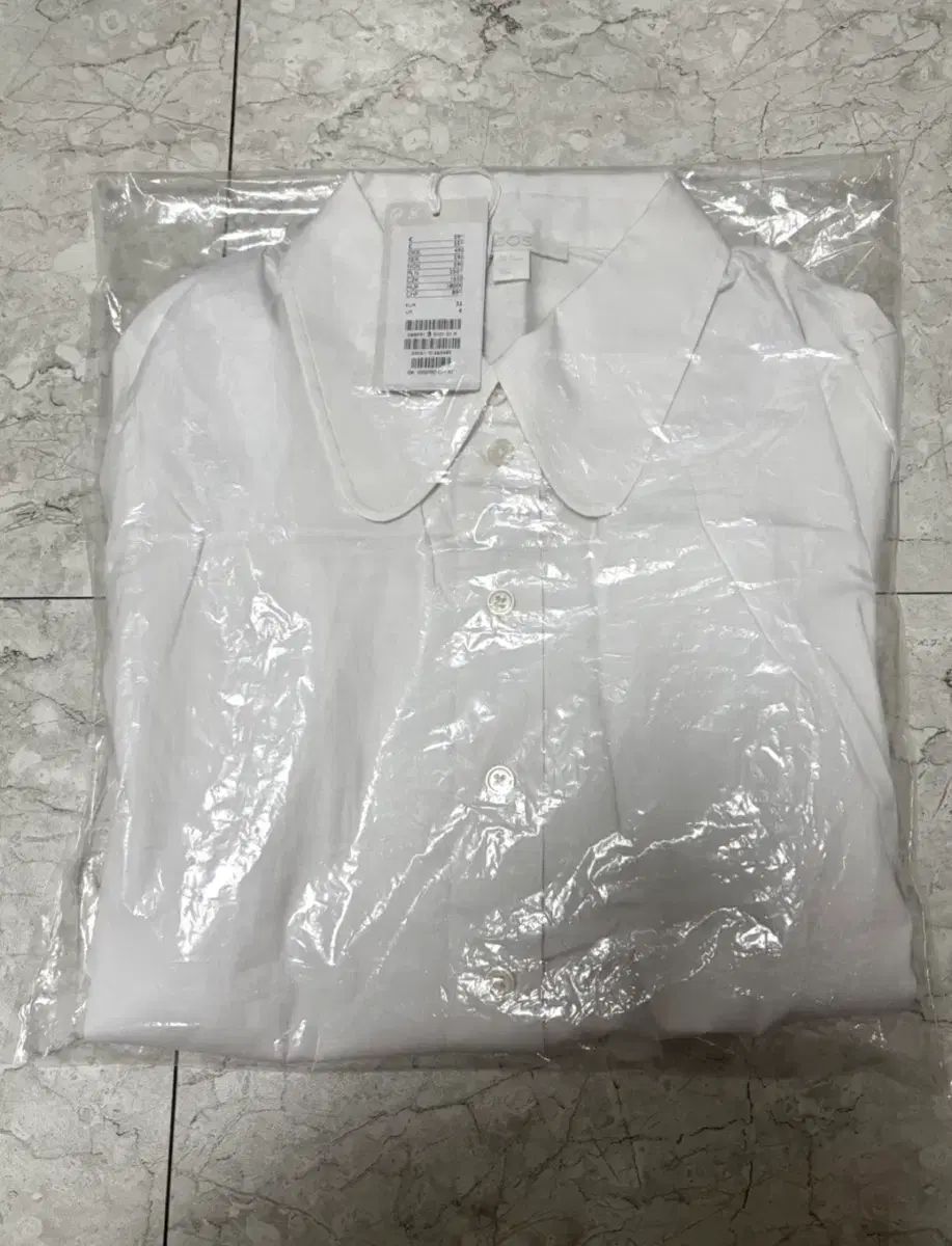 COS コス 둥근KARA 半袖 シャツ 32