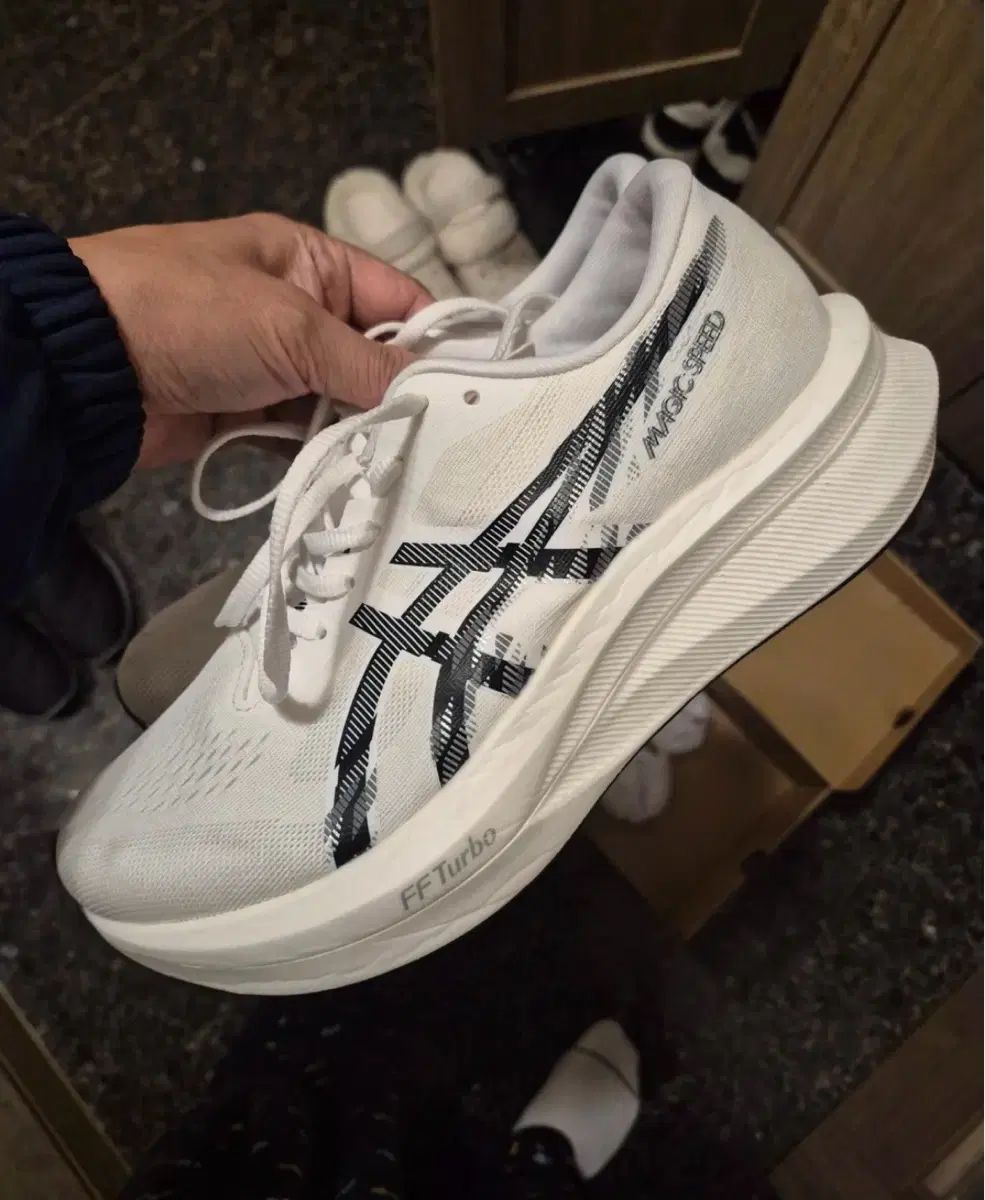 アシックス マジックスピード 4 ランニングシューズ 265