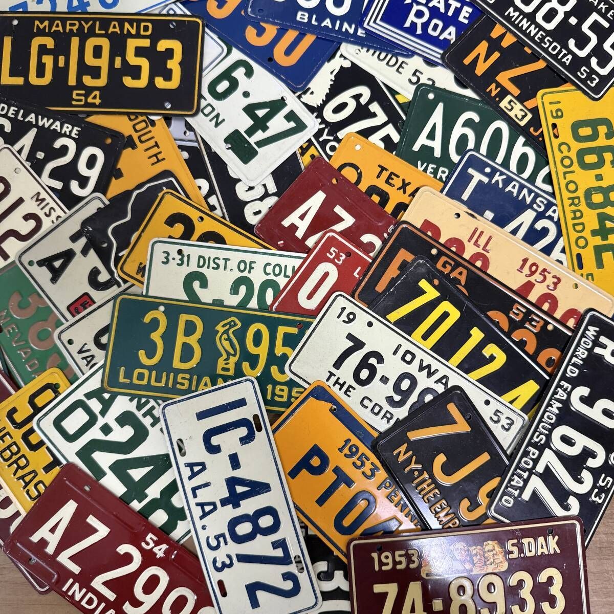 A アメリカ ミニナンバープレート セット ヴィンテージ USロット 当時物 レトロ 金属 プレート 古着 雑貨 店舗 装飾 まとめ売り まとめて ビンテージ 壁掛 ディスプレイ インテリア ガレージ 世田谷ベース 什器 州別 アメリカン Q 548