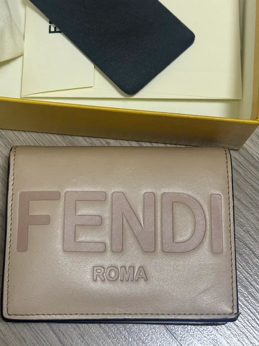 FENDI フェンディ ローマ 二つ折り財布 ピンク 付属品 まとめ売り