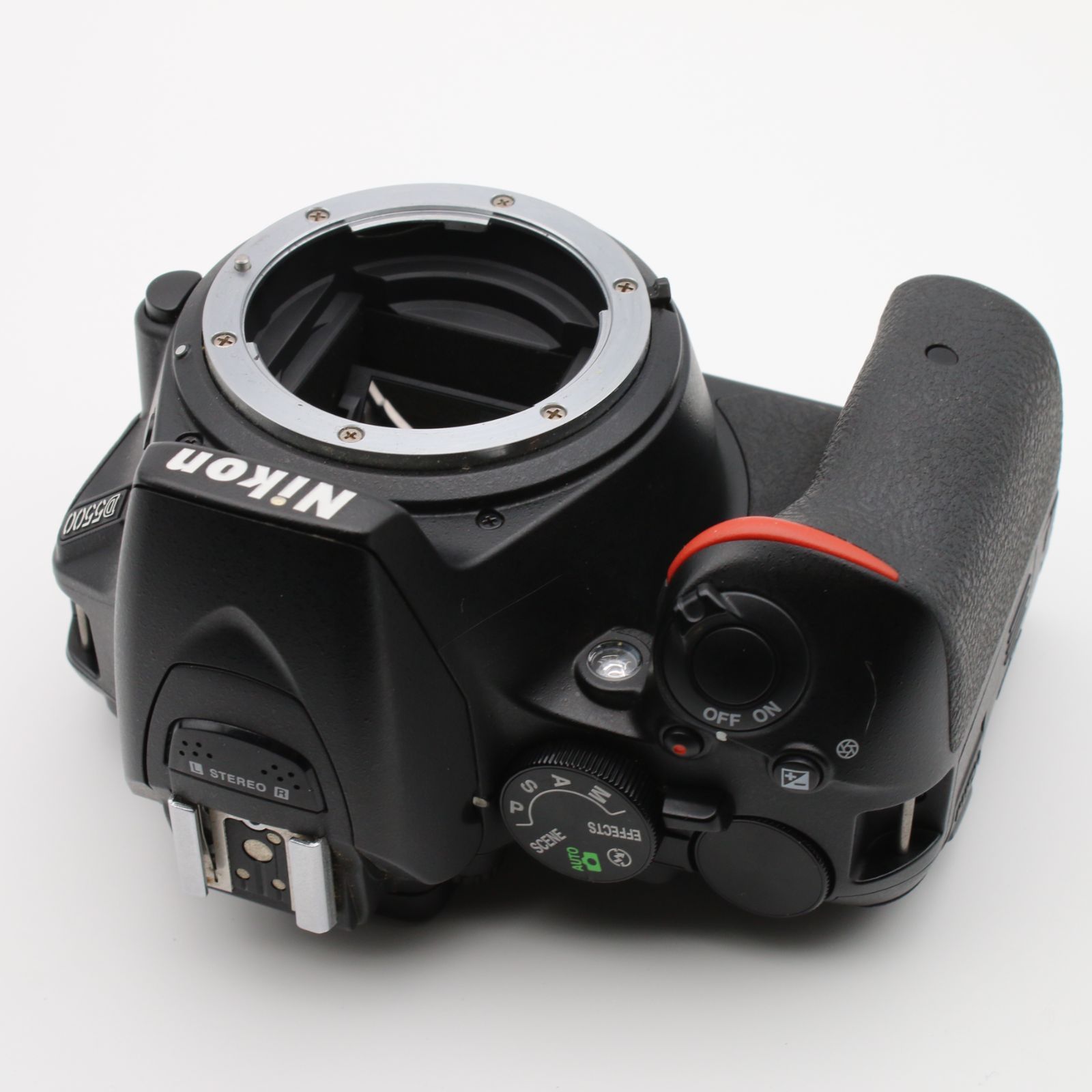 極上品】 Nikon D5500 レンズキット 18-55 VR II 2416万画素 3.2型液晶