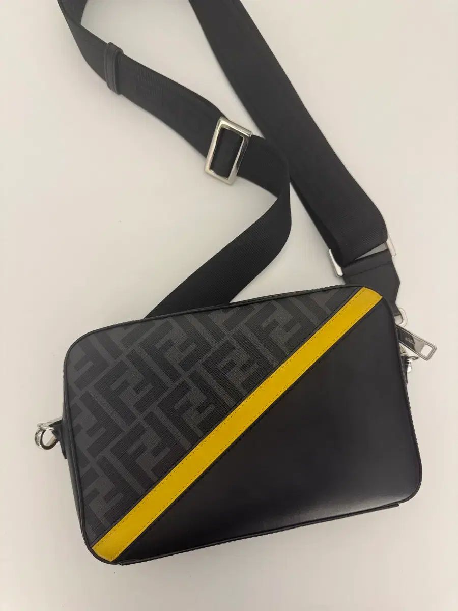 フェンディ DIAGONAL メンズ クロスバック