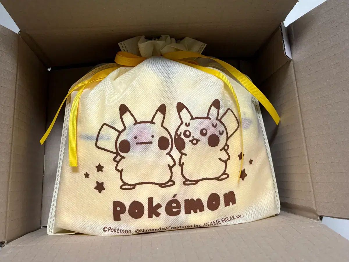 ポケットモンスター ポップアップ ぷにぷに メタモン の Haru ピカチュウ ぬいぐるみ は 変身中