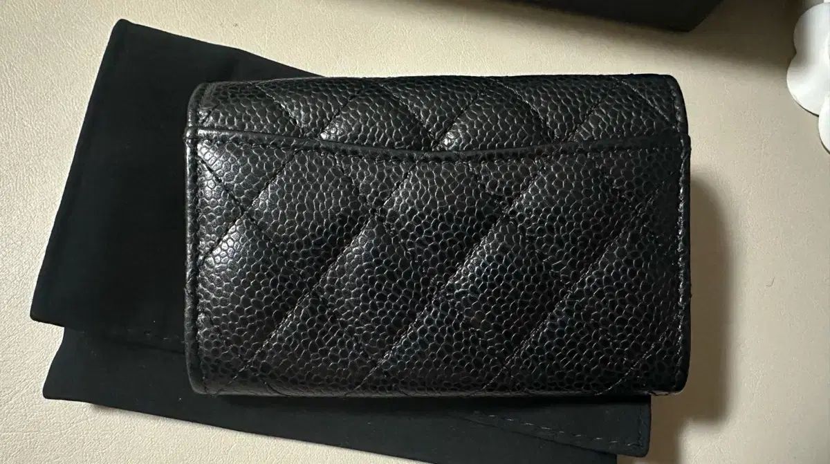シャネル キャビア ブラック カードウォレット ゴールドロゴ
