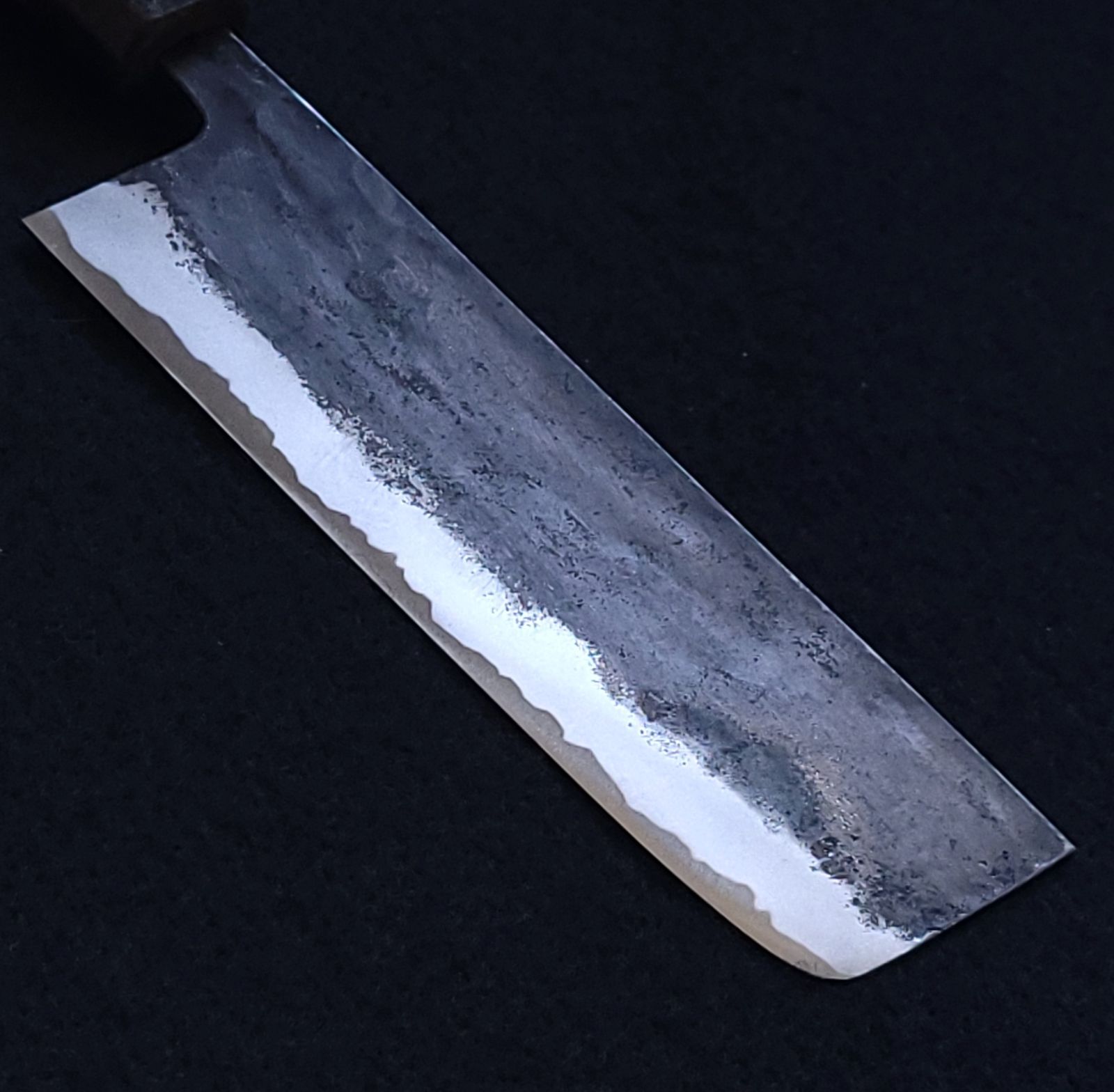 青紙２号クラッド　黒打万能包丁　165㎜　焼柄　G9330　１点物 楽天市場】元兼 舟行包丁 165mm 両刃 青紙1号 割込み 黒打ち仕上げ