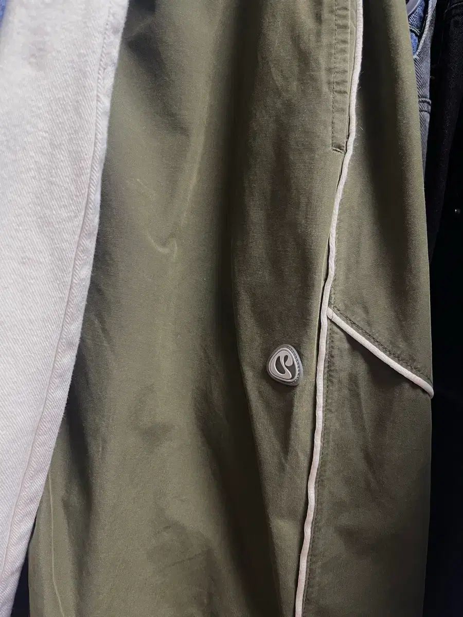 suu スマート어반유즈풀 ストラップ LINE パンツ カーキ