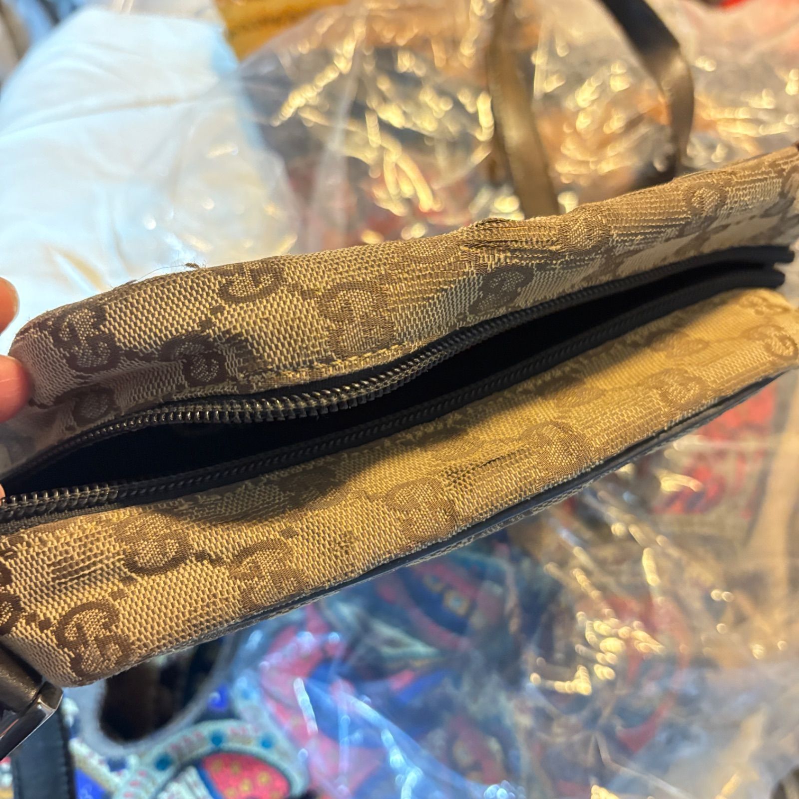 GUCCI グッチ GGキャンバス 縦型ショルダーバッグ ポシェット クロス 