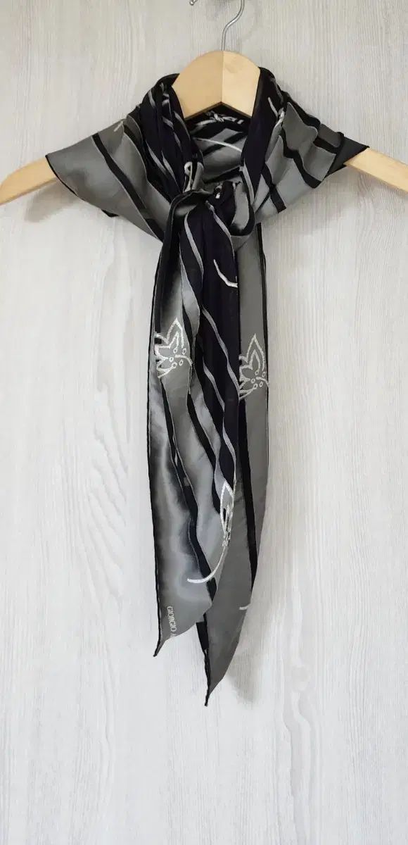 GIORGIO ARMANI フラワー スカーフ