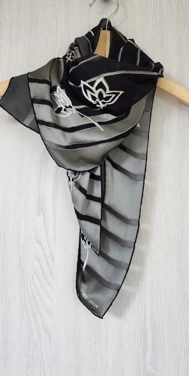 GIORGIO ARMANI フラワー スカーフ