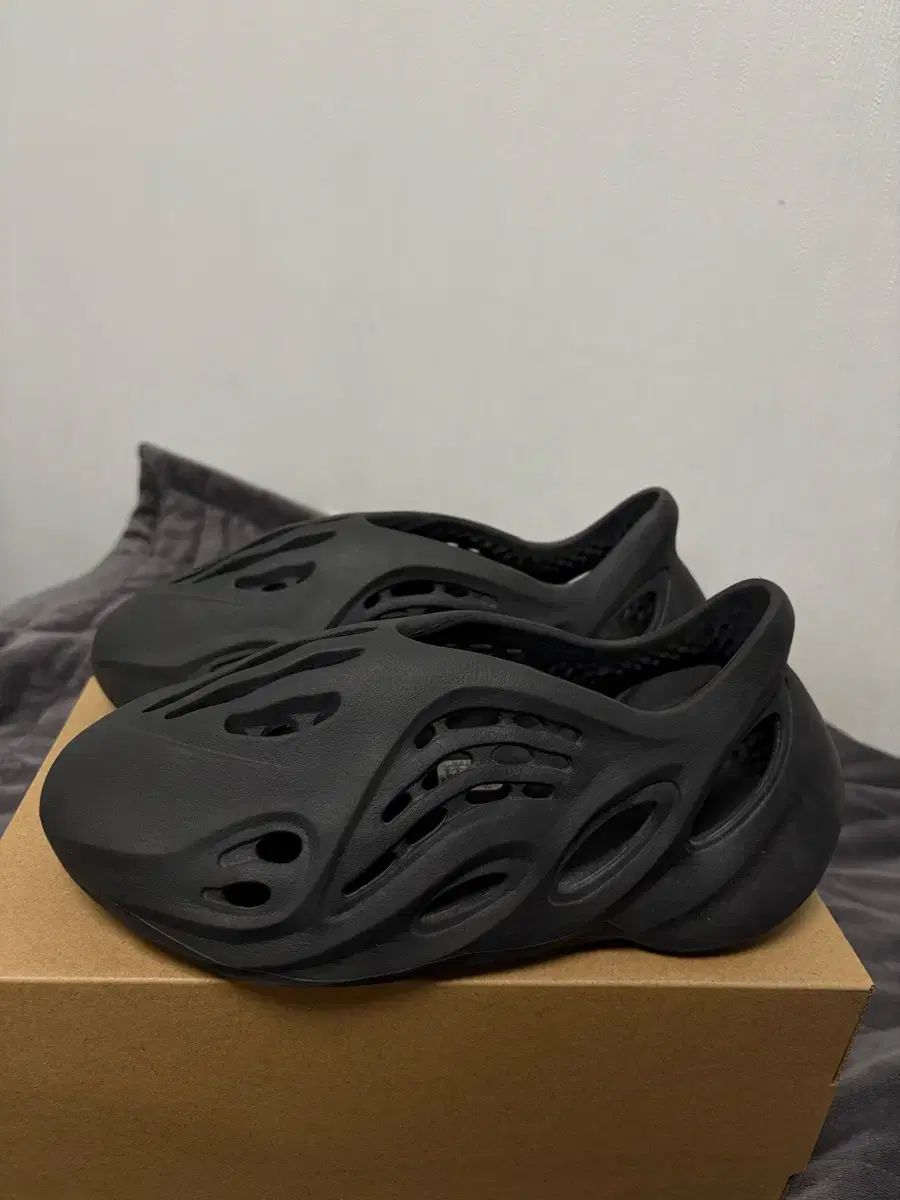 イージーブースト フォームランナー オニキス 275