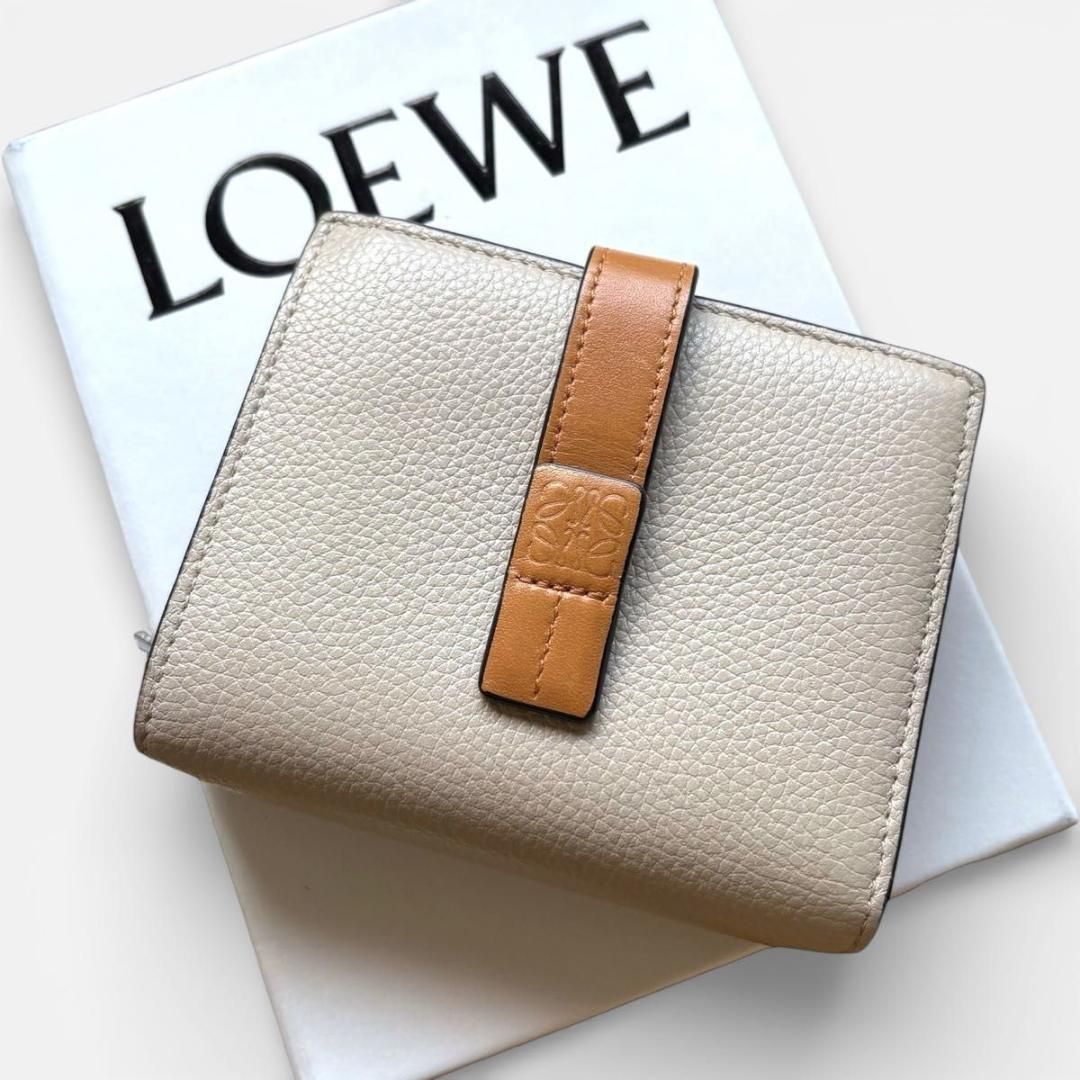 カラー LOEWE コンパクトウォレット アナグラム レザー 二つ折り