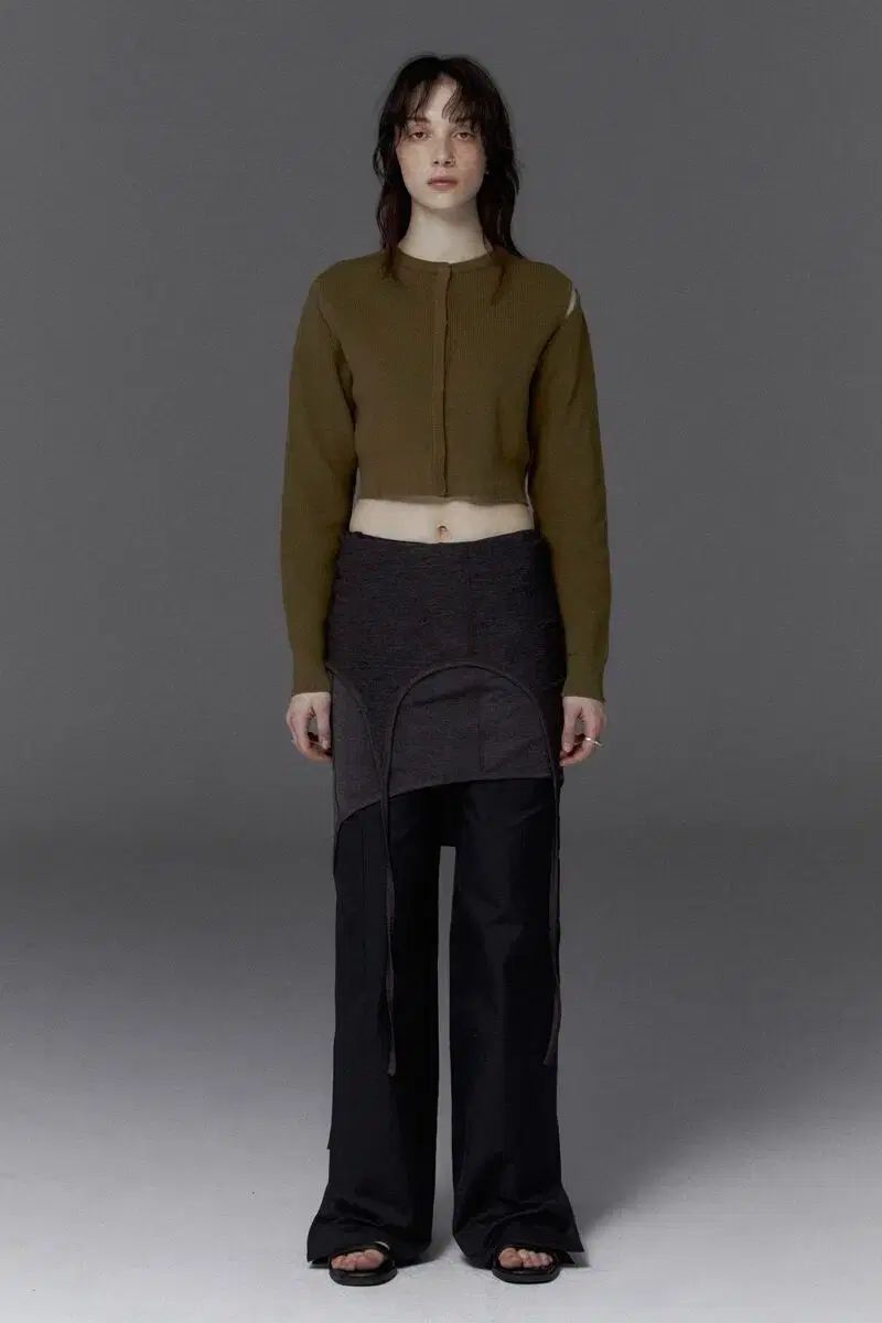 スタジオテーブル オリーブ クロップド カーディガン