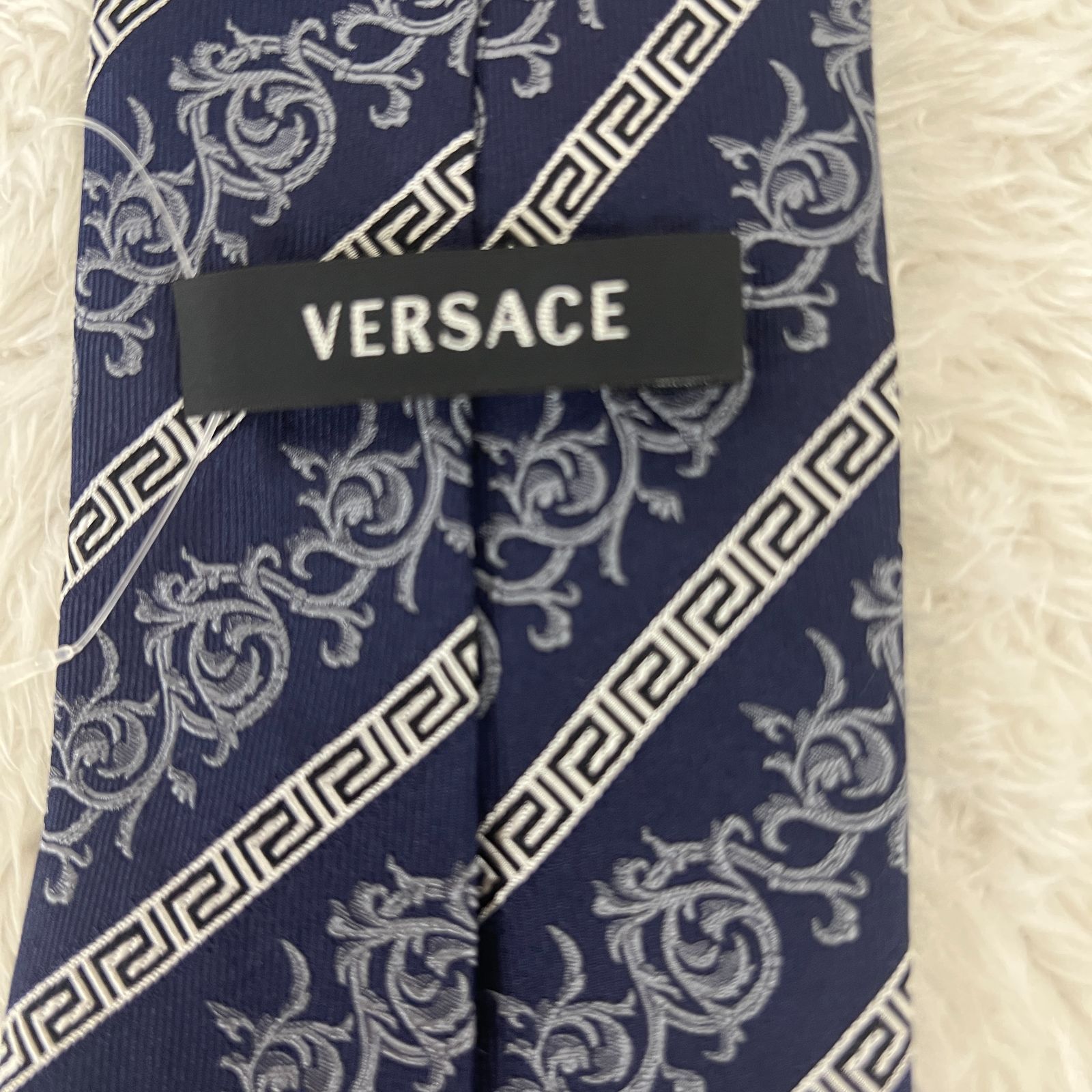 美品》GIANNI VERSACE (ジャンニヴェルサーチ) シルクネクタイ 総柄