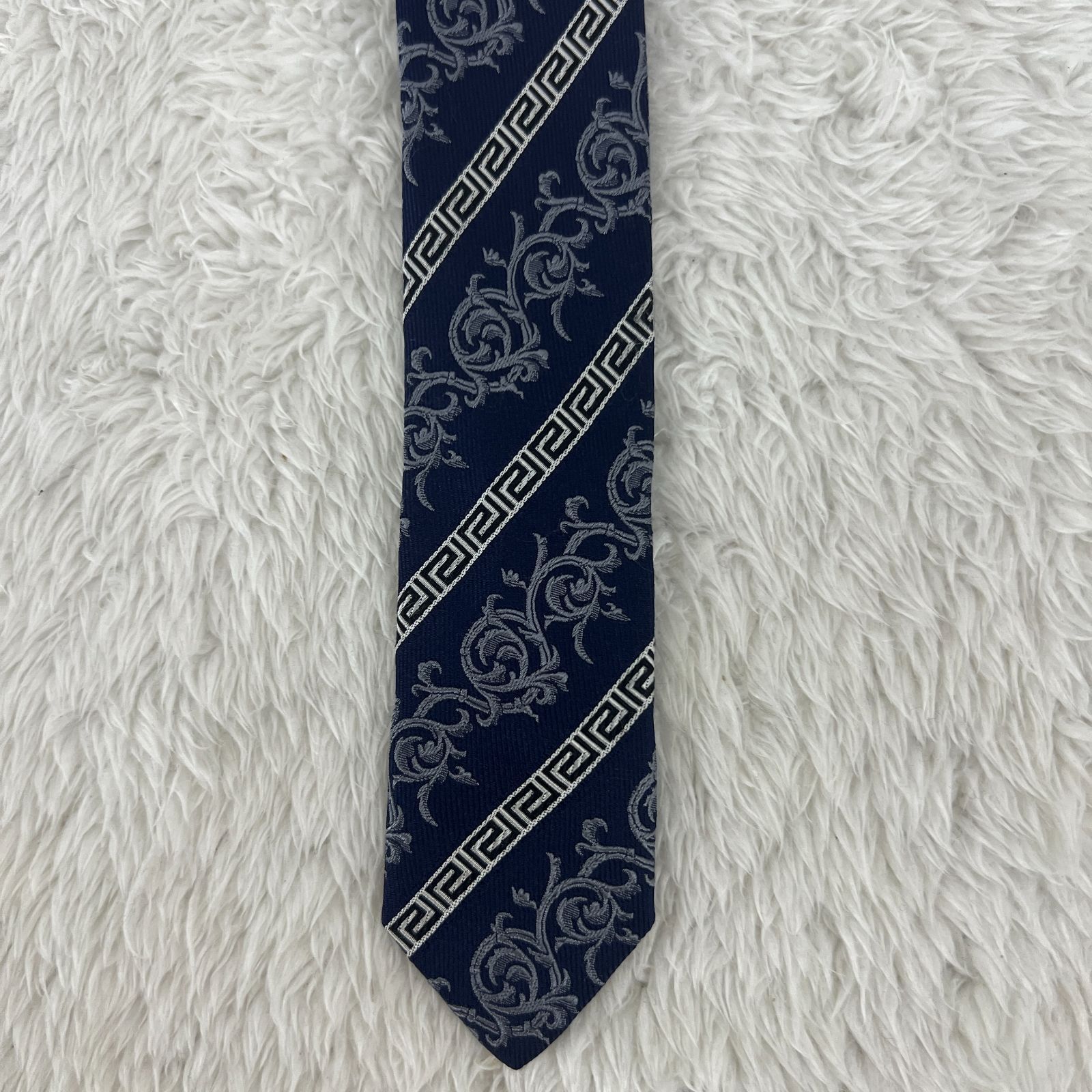 美品》GIANNI VERSACE (ジャンニヴェルサーチ) シルクネクタイ 総柄