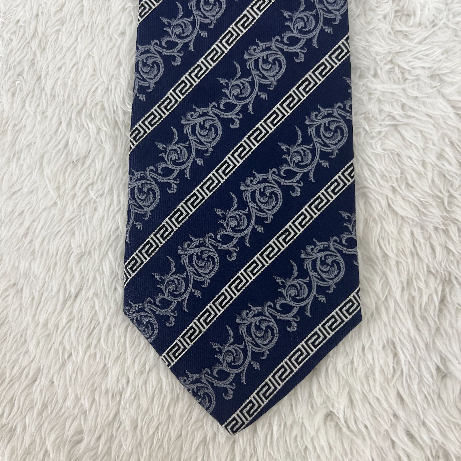 美品》GIANNI VERSACE (ジャンニヴェルサーチ) シルクネクタイ 総柄