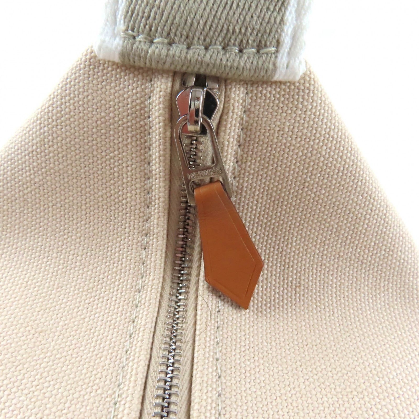 未使用品★HERMES エルメス ブリッド・ア・ブラック  PM コットン100％ シルバー金具 H刺繍入り セリエボタン バス用ポーチ ベージュ 未使用品☆HERMES エルメス ブリッド・ア・ブラック PM コットン100