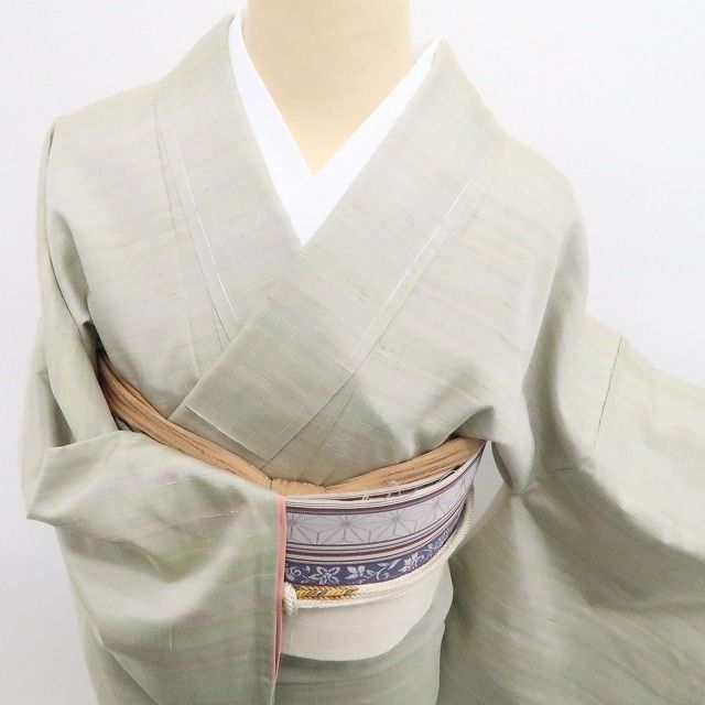 ❁tomihisa❁新品 着物 正絹 仕付け糸付”静かな色に豊かな表情で微笑む