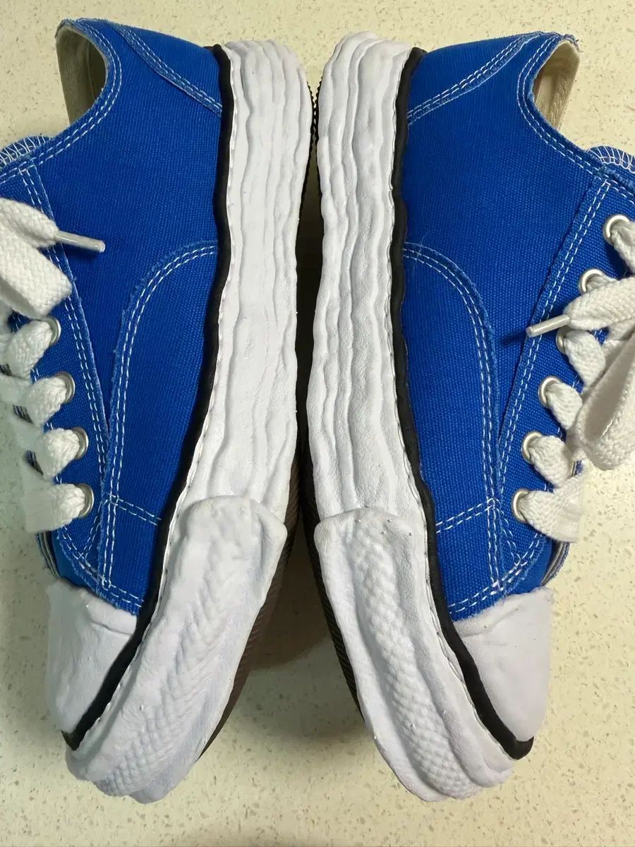 メゾンミハラヤスヒロ ピーターソン 43 ブルー