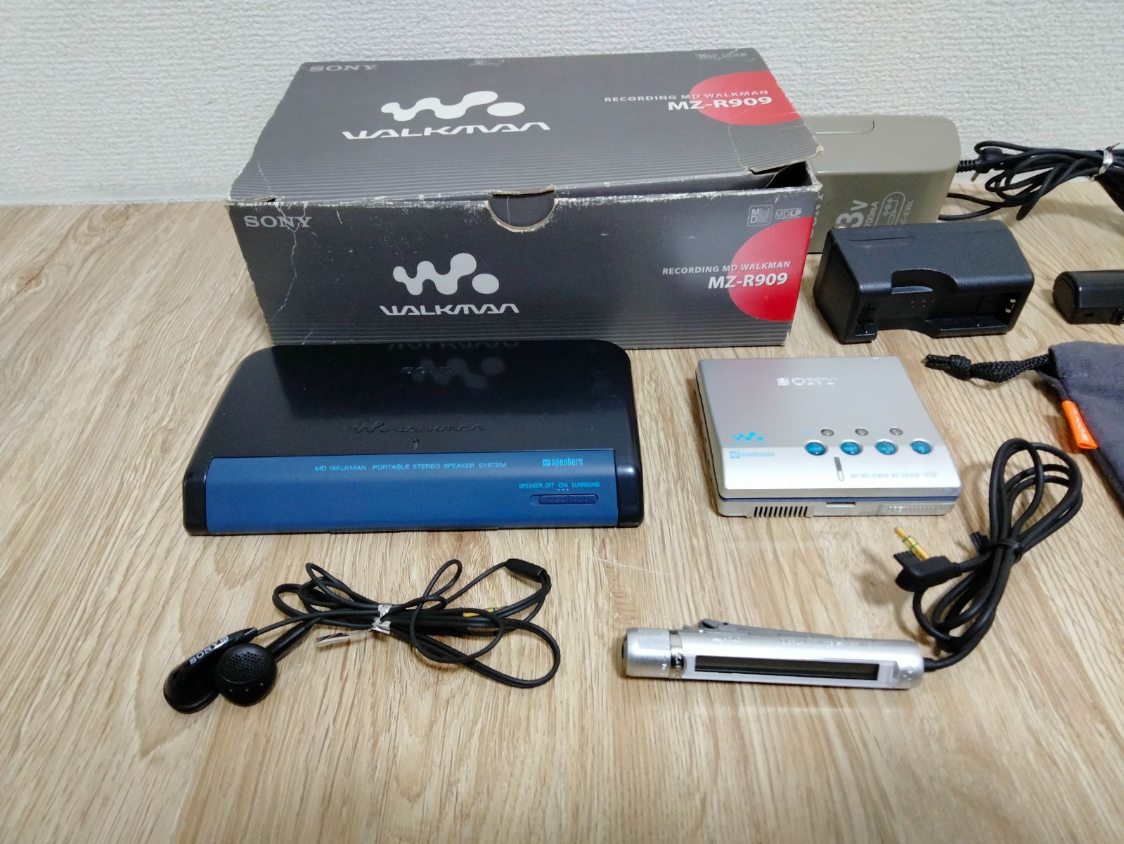 箱付き】ソニー MDウォークマン MZ-R909 MDプレーヤー SONY 【ジャンク