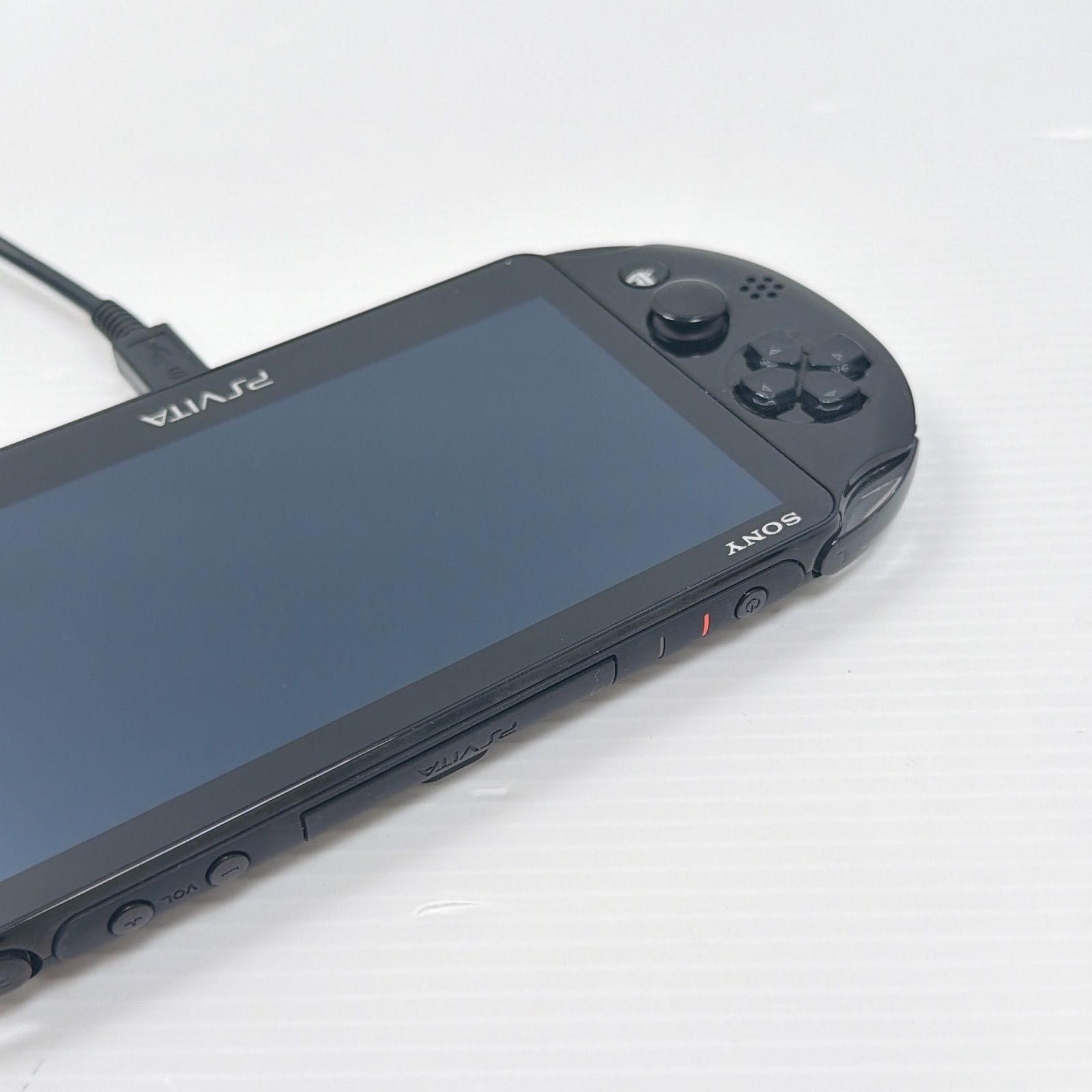 極美品 PSVITA PCH 2000 ブラック 純正8GBメモリーカード付き