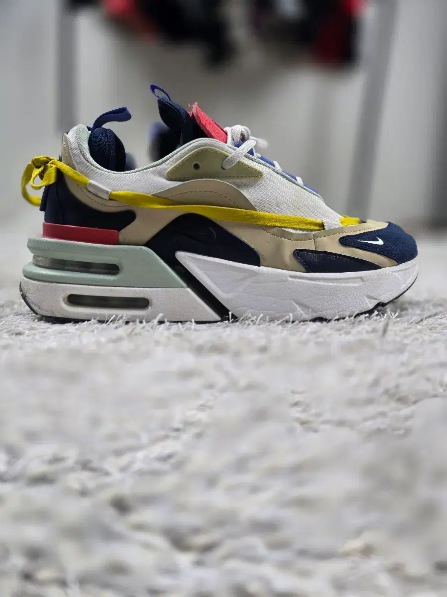 ナイキ スニーカー マルチカラー レディース