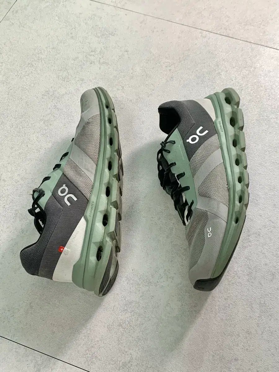 275 オンランニング クラウドランナー