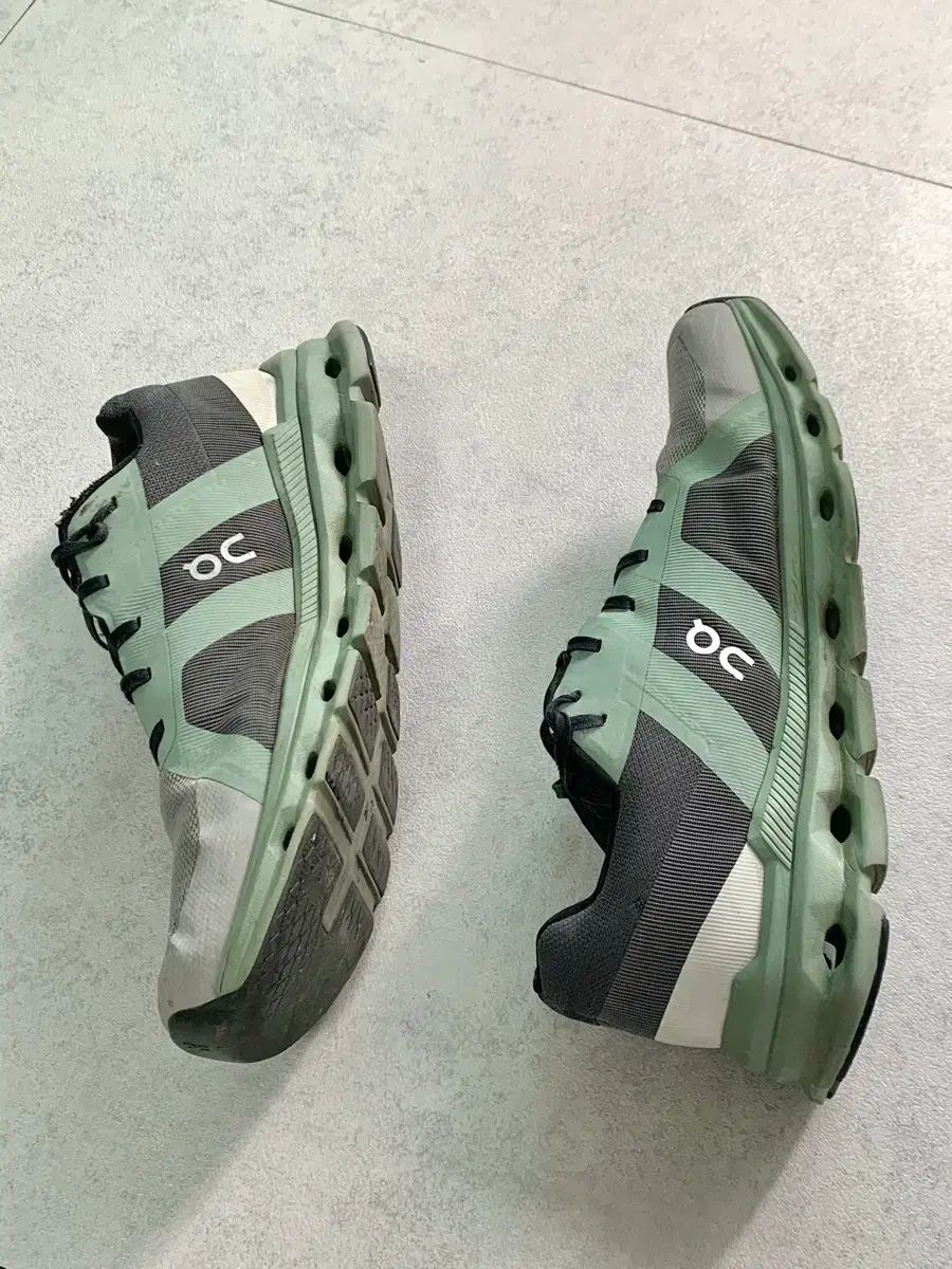  275 オンランニング クラウドランナー その他 靴