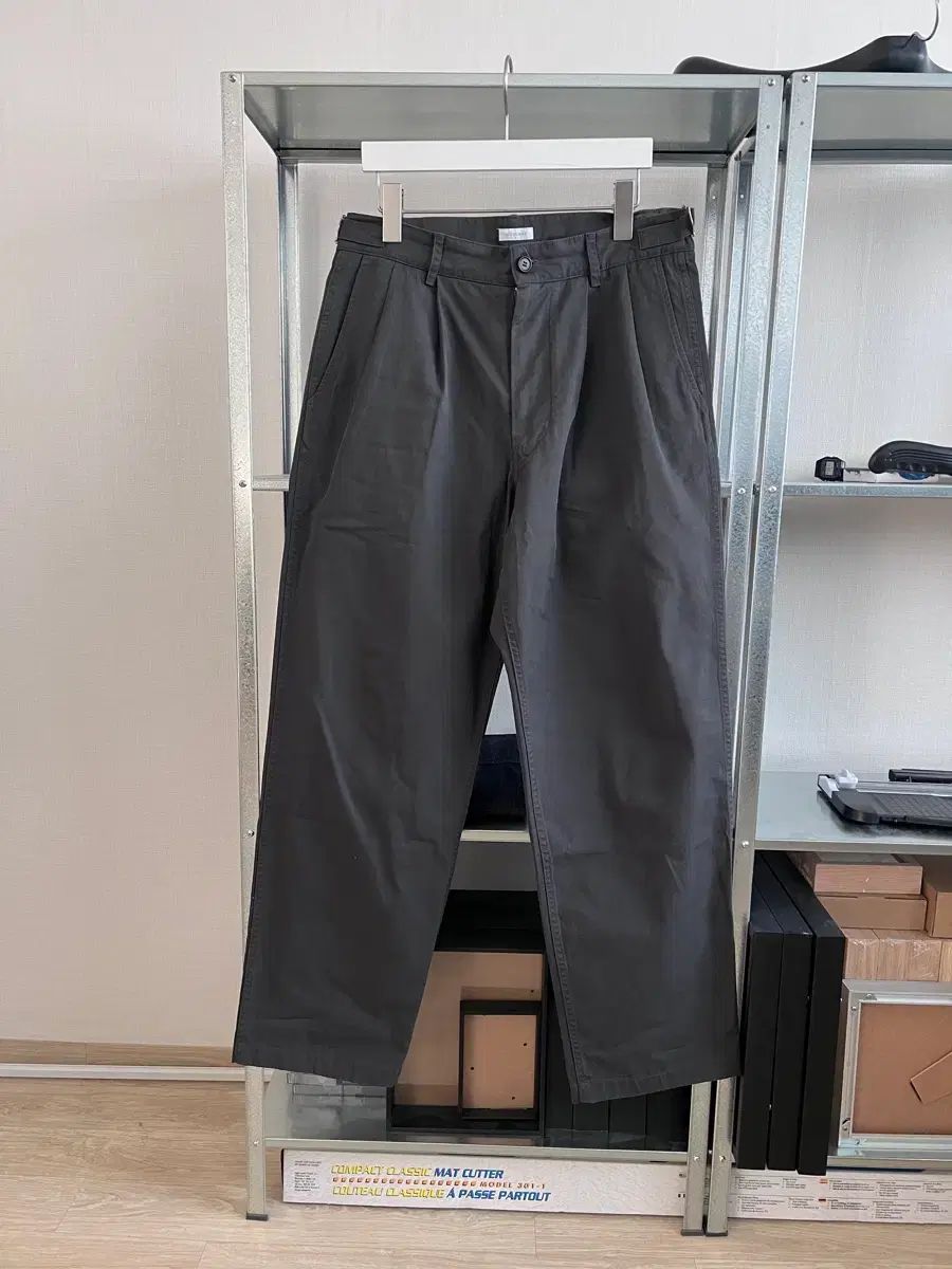 ウッドゥ トゥ タック チノパンツ 1