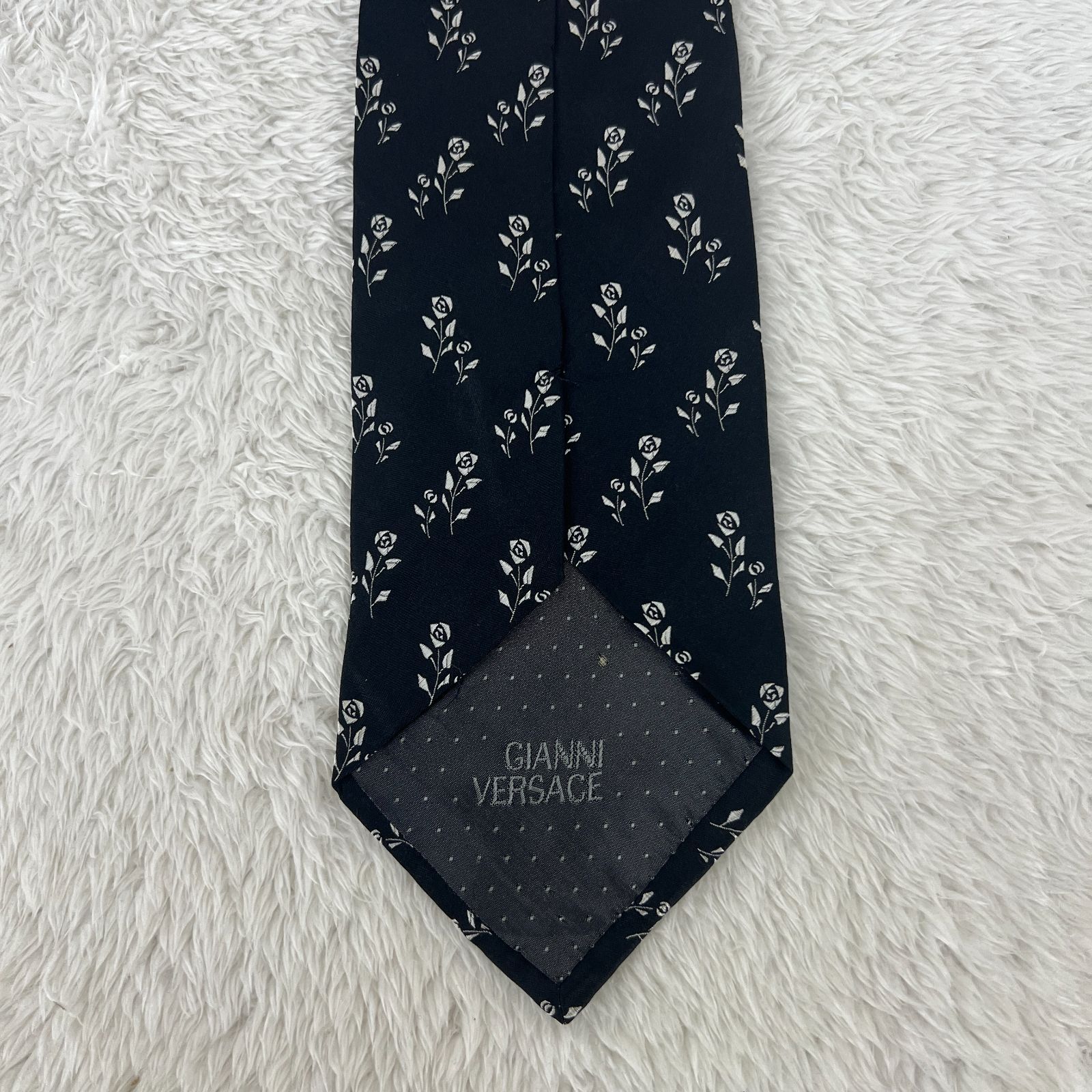 美品》GIANNI VERSACE (ジャンニヴェルサーチ) シルクネクタイ 総柄 花